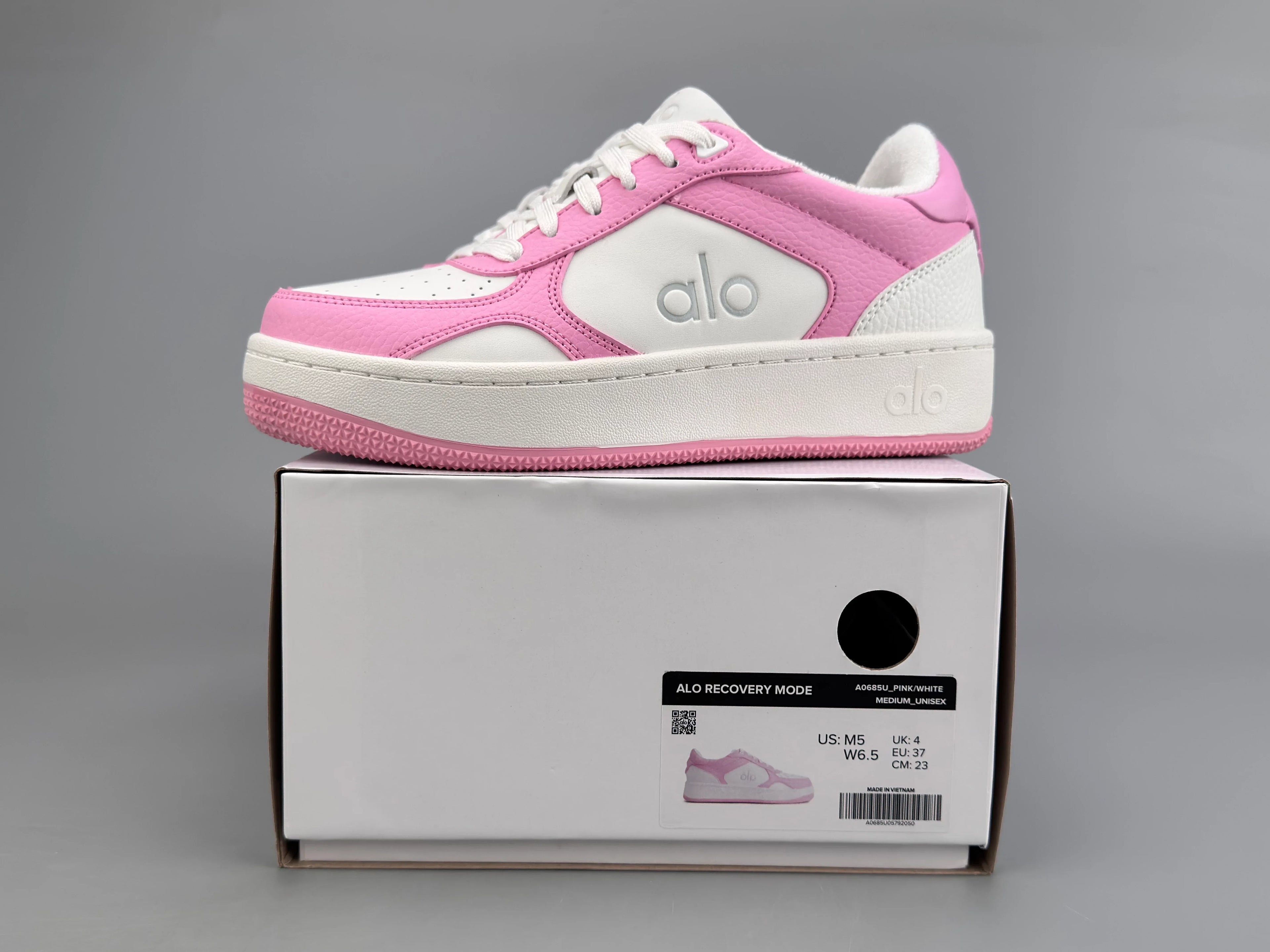 Alo Yoga Recovery Mode Sneakers