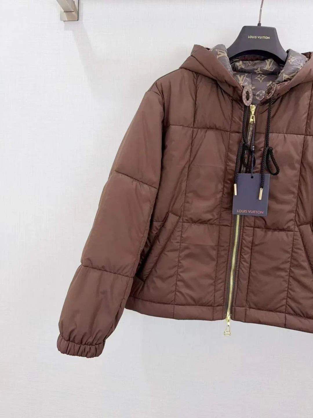 Unisex Modern Quilted Puffer Jacket with Stand Collar and Secure Pockets - SenopekooCLO