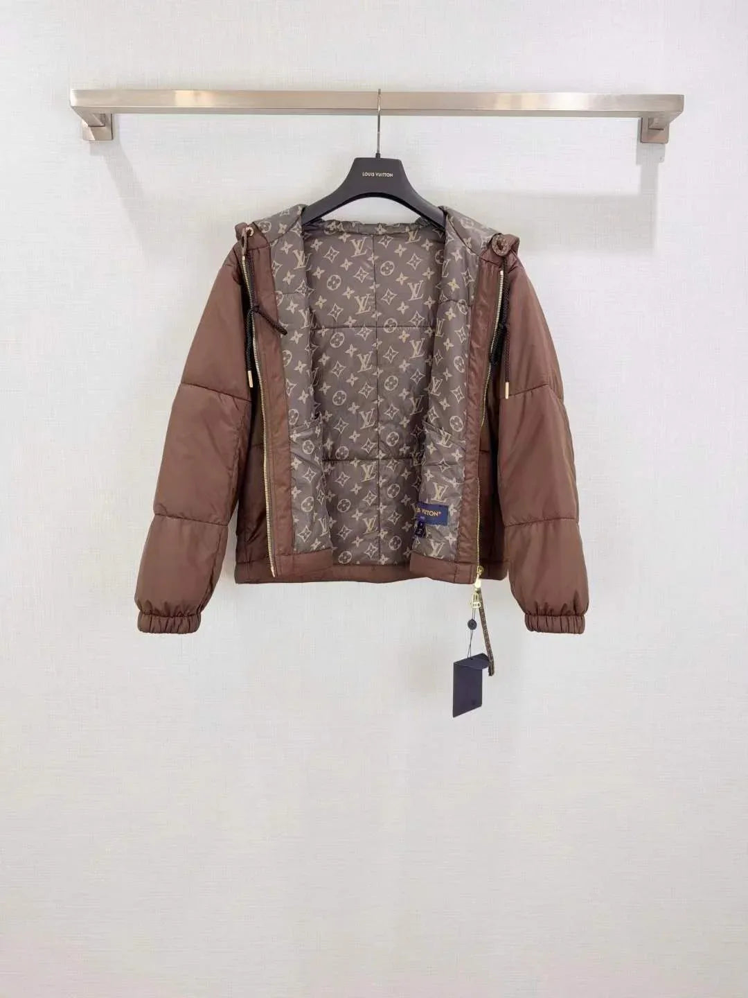 Unisex Modern Quilted Puffer Jacket with Stand Collar and Secure Pockets - SenopekooCLO