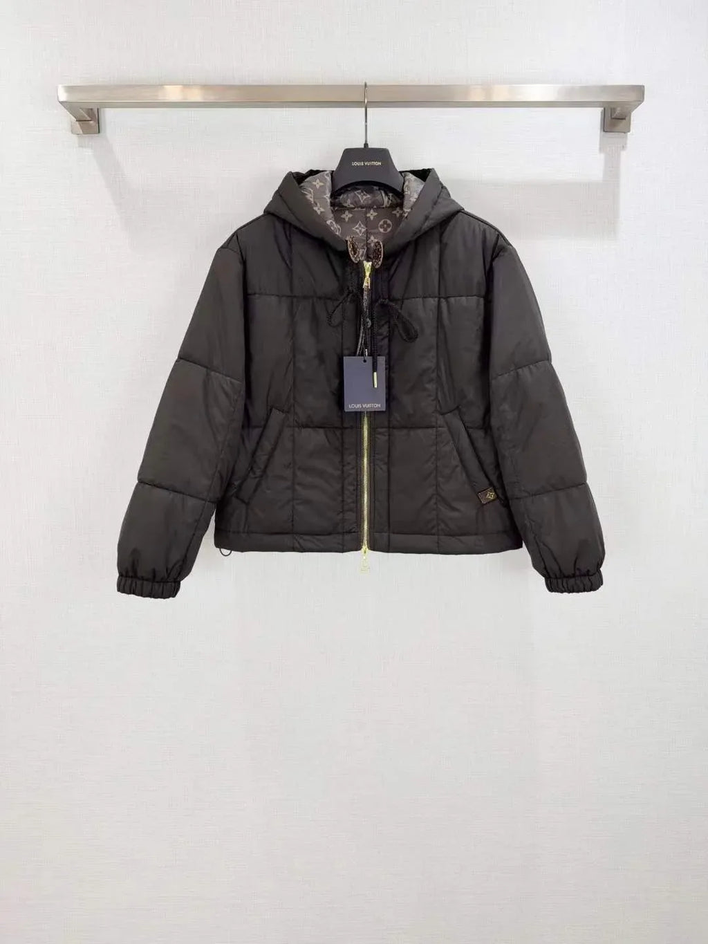 Unisex Modern Quilted Puffer Jacket with Stand Collar and Secure Pockets - SenopekooCLO