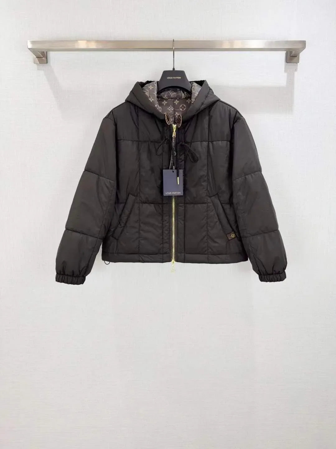 Unisex Modern Quilted Puffer Jacket with Stand Collar and Secure Pockets - SenopekooCLO