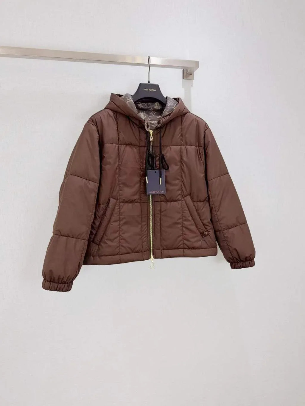 Unisex Modern Quilted Puffer Jacket with Stand Collar and Secure Pockets - SenopekooCLO