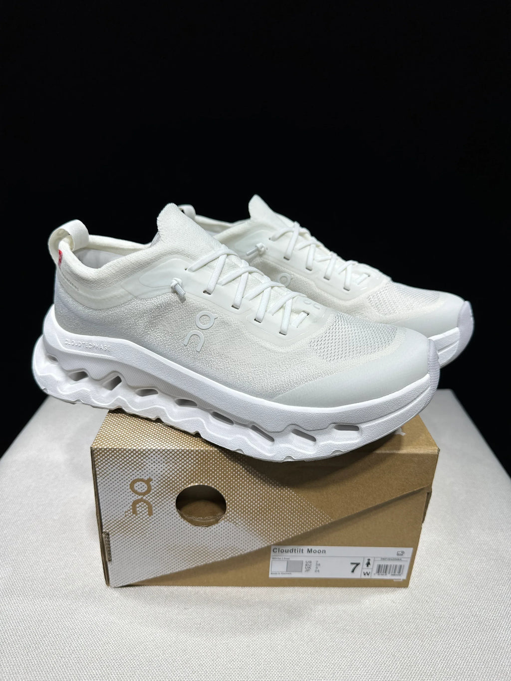 ON Cloudtilt Moon Racing Shoes - SenopekooCLO