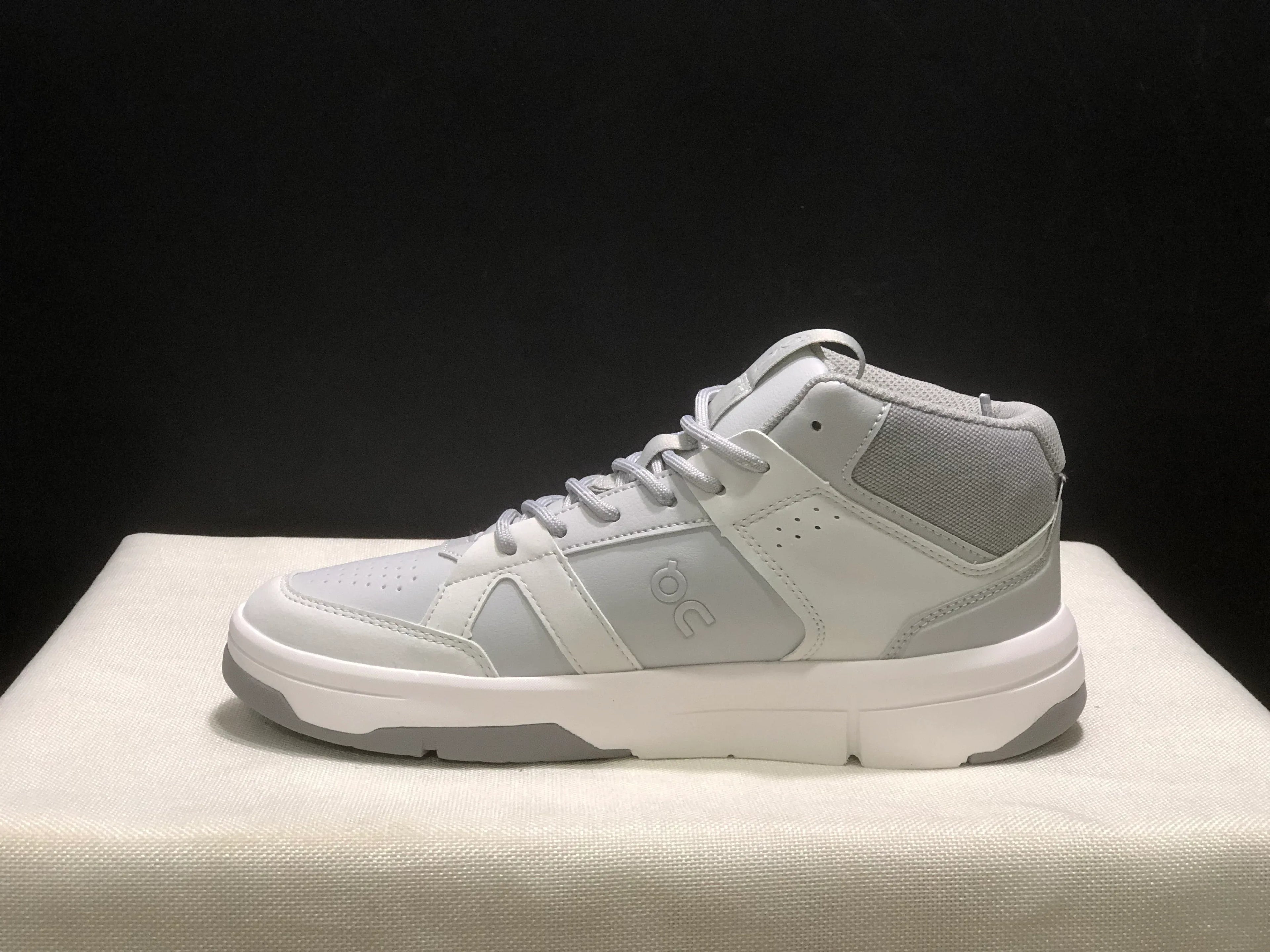 On THE ROGER Clubhouse 3 Sneakers - SenopekooCLO