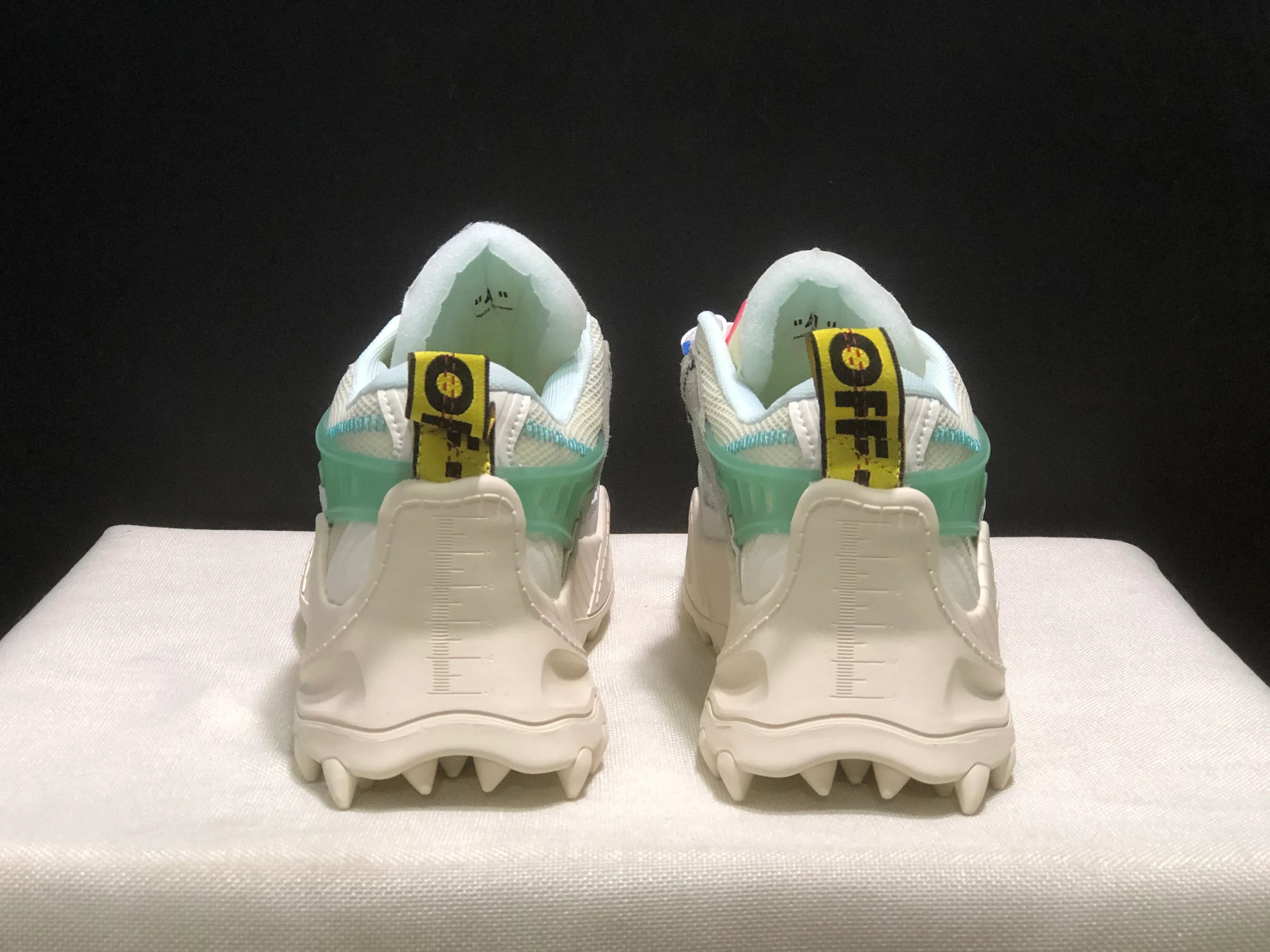 OFF WHITE ODSY-1000 Sneakers - SenopekooCLO