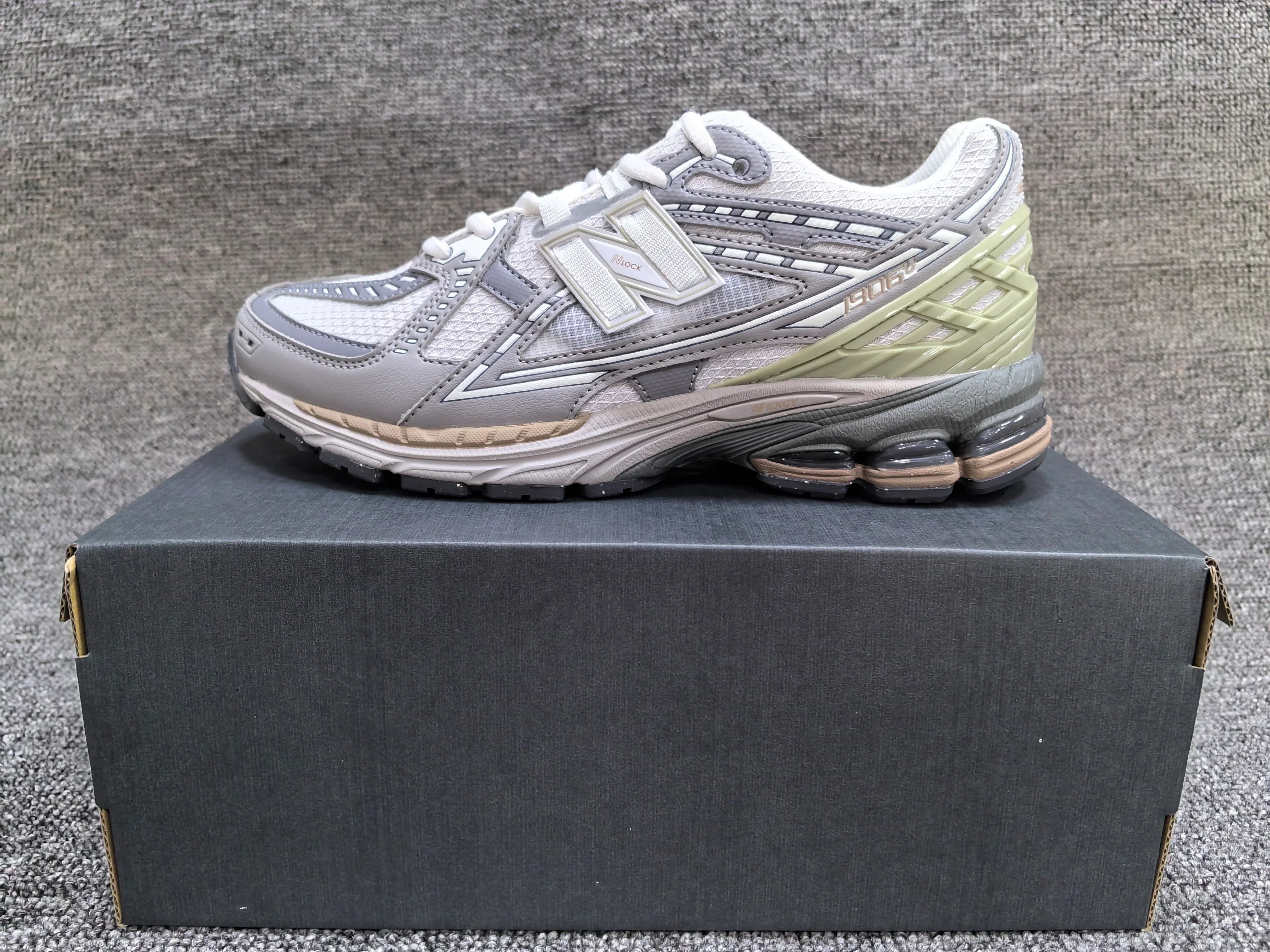 New Balance 1906U Sneakers - SenopekooCLO