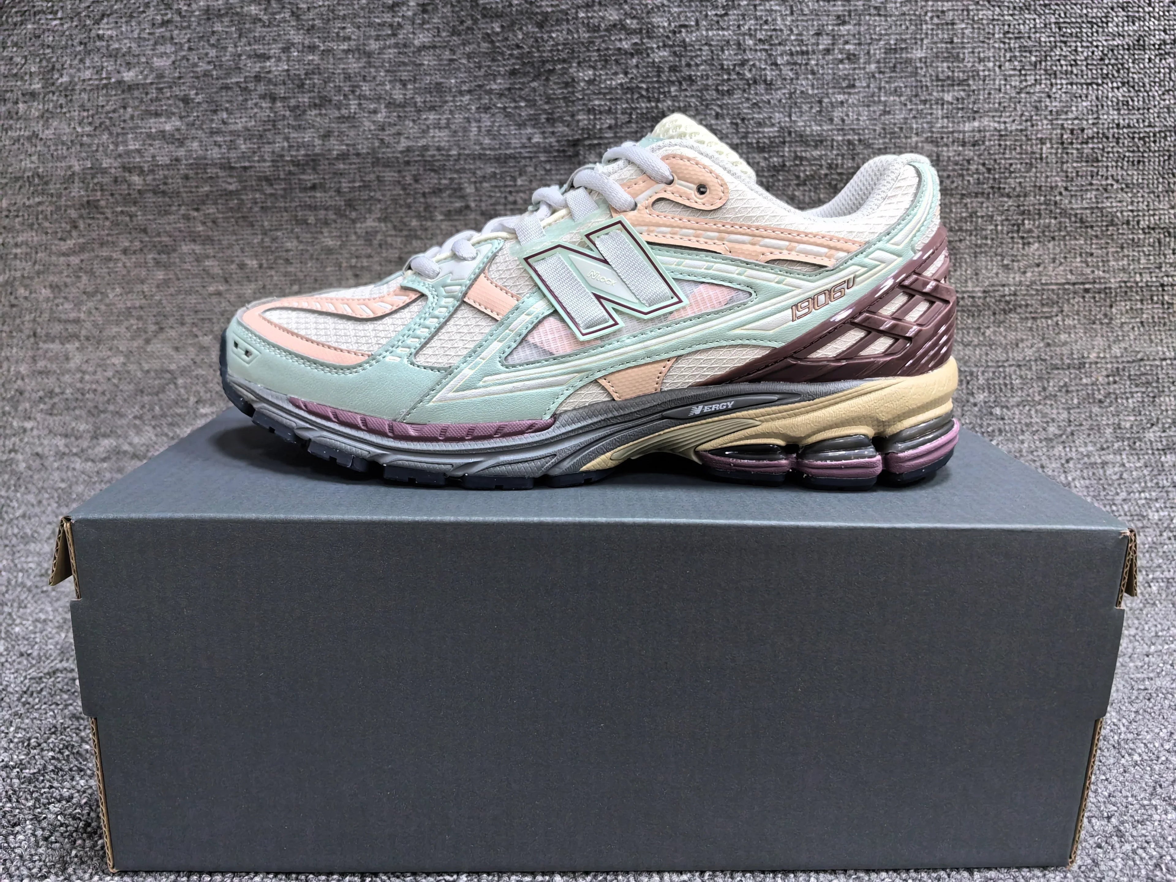 New Balance 1906U Sneakers - SenopekooCLO