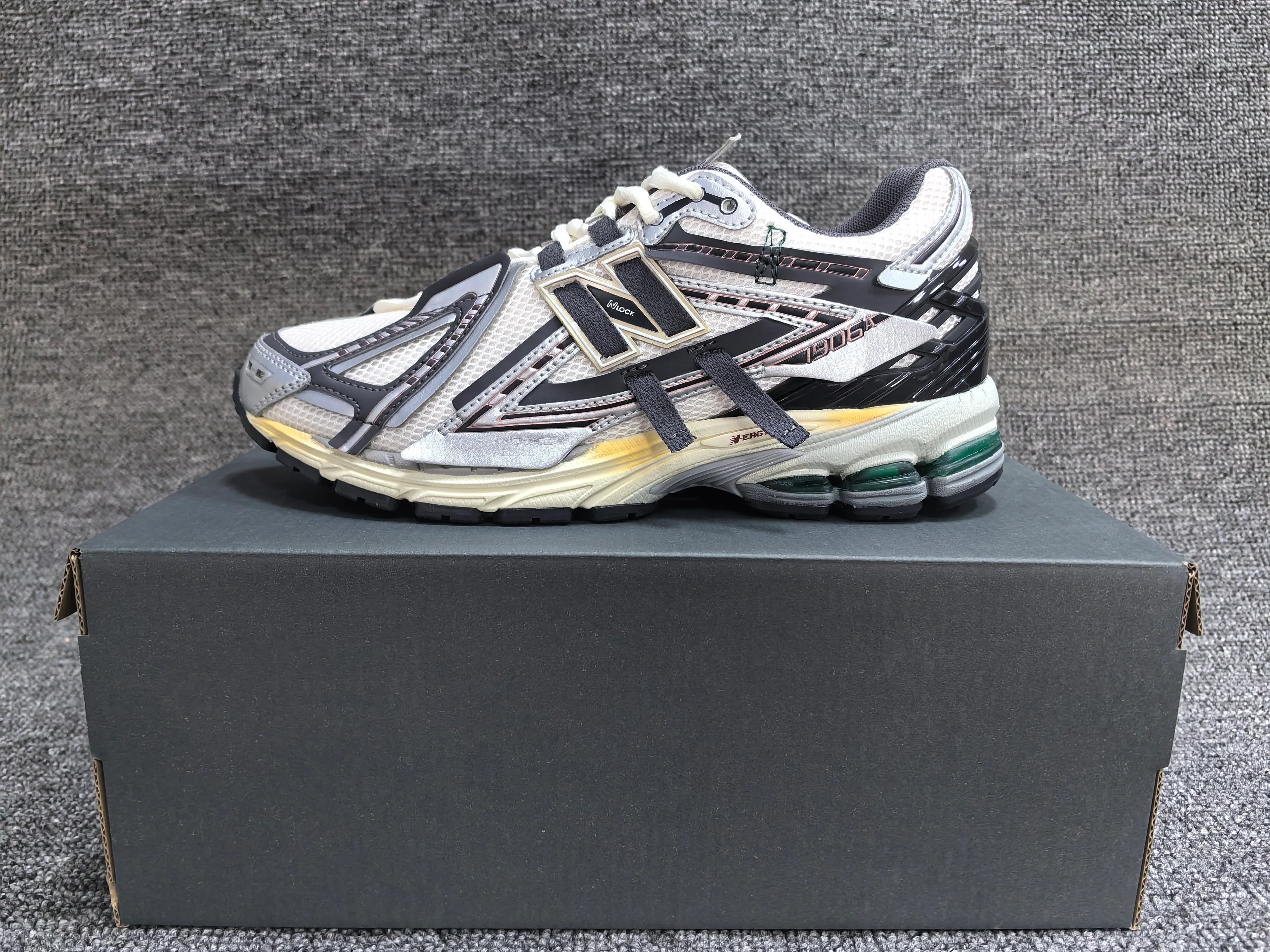 New Balance 1906A Sneakers - SenopekooCLO