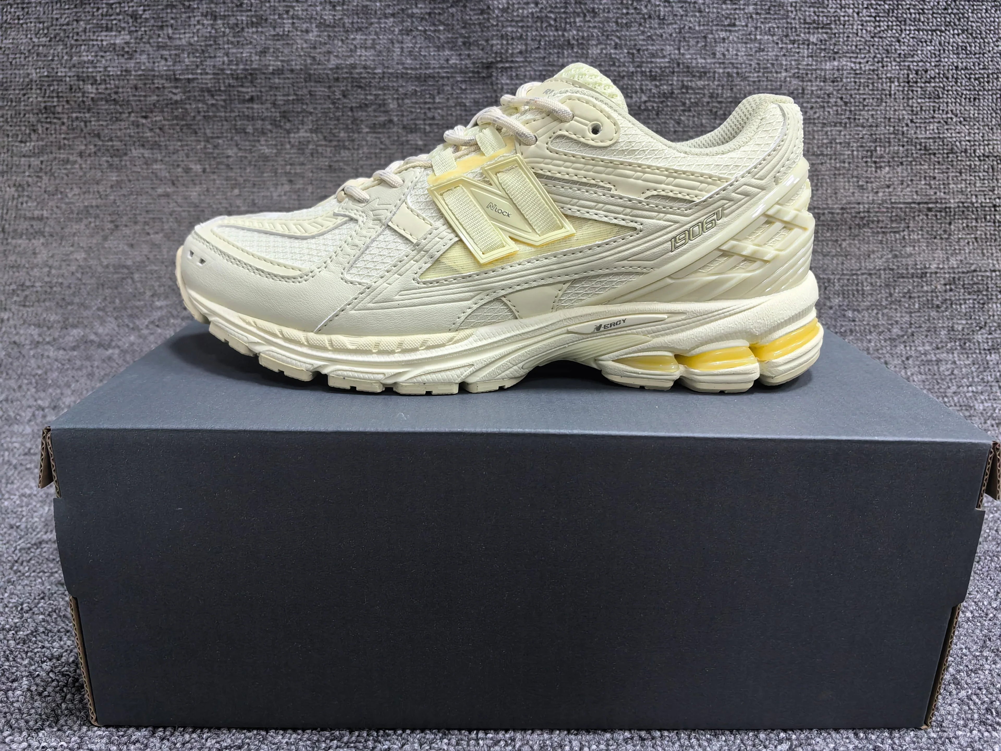 New Balance 1906U Sneakers - SenopekooCLO