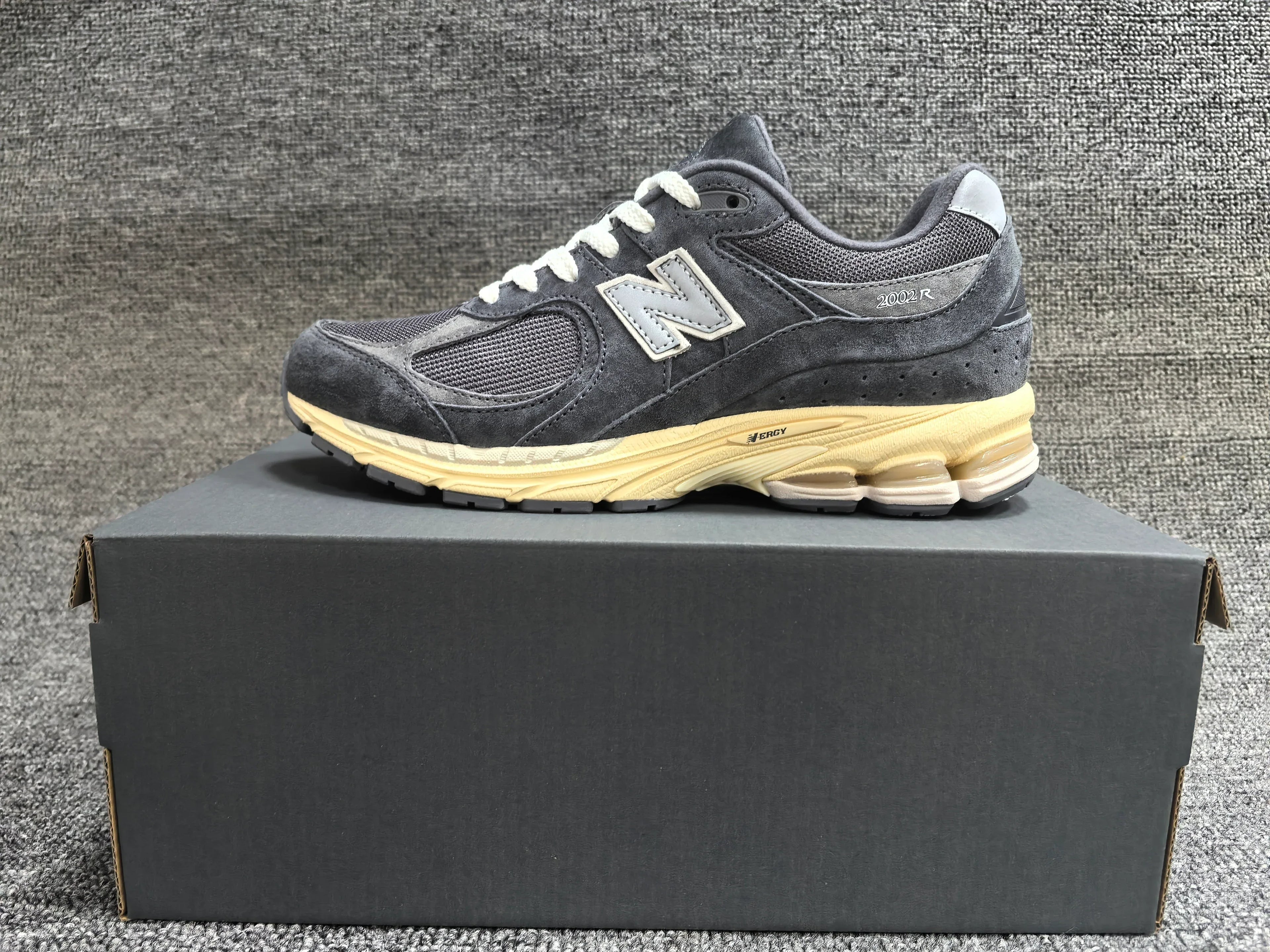 New Balance 2002R Sneakers - SenopekooCLO