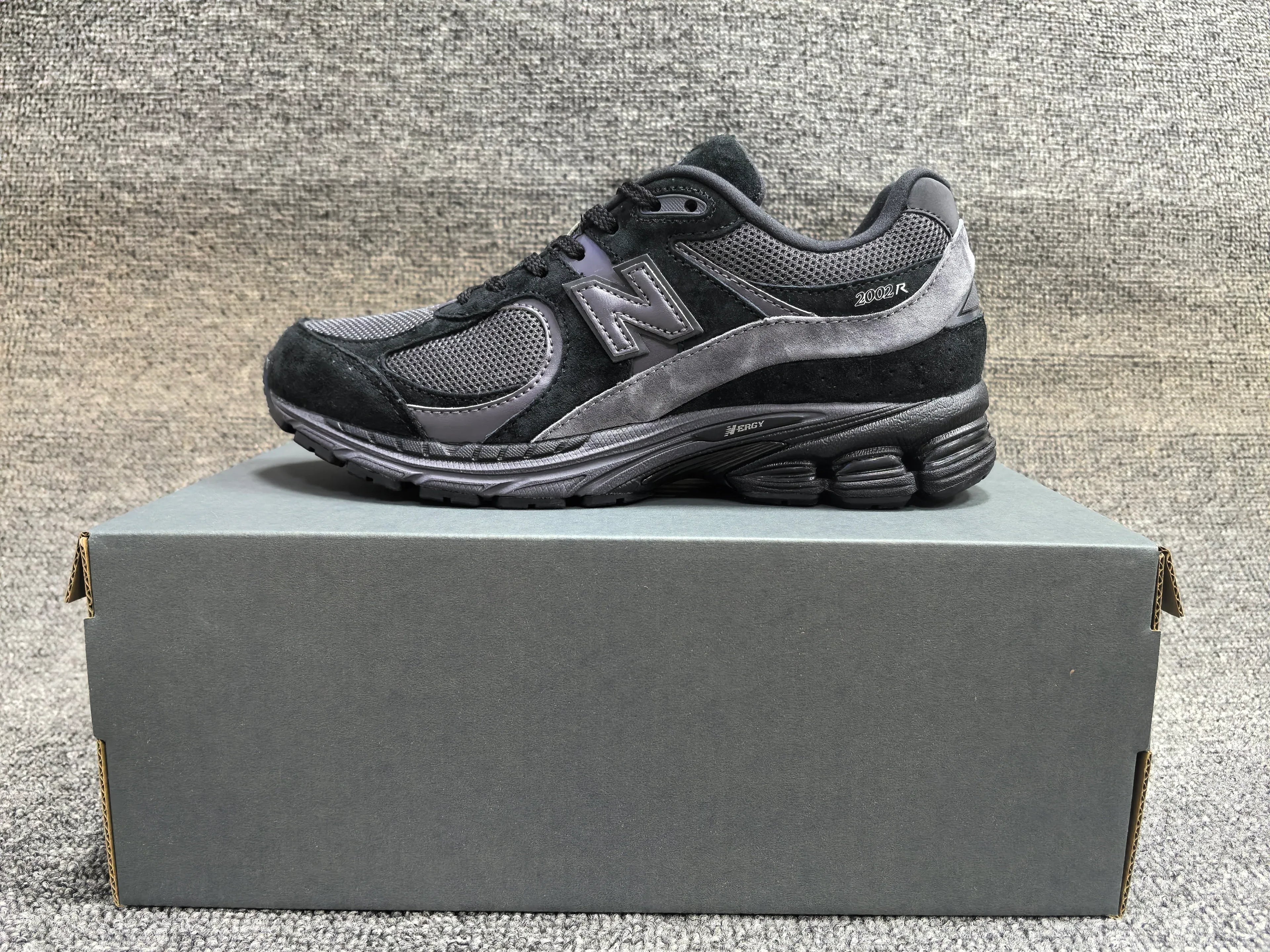 New Balance 2002R Sneakers - SenopekooCLO