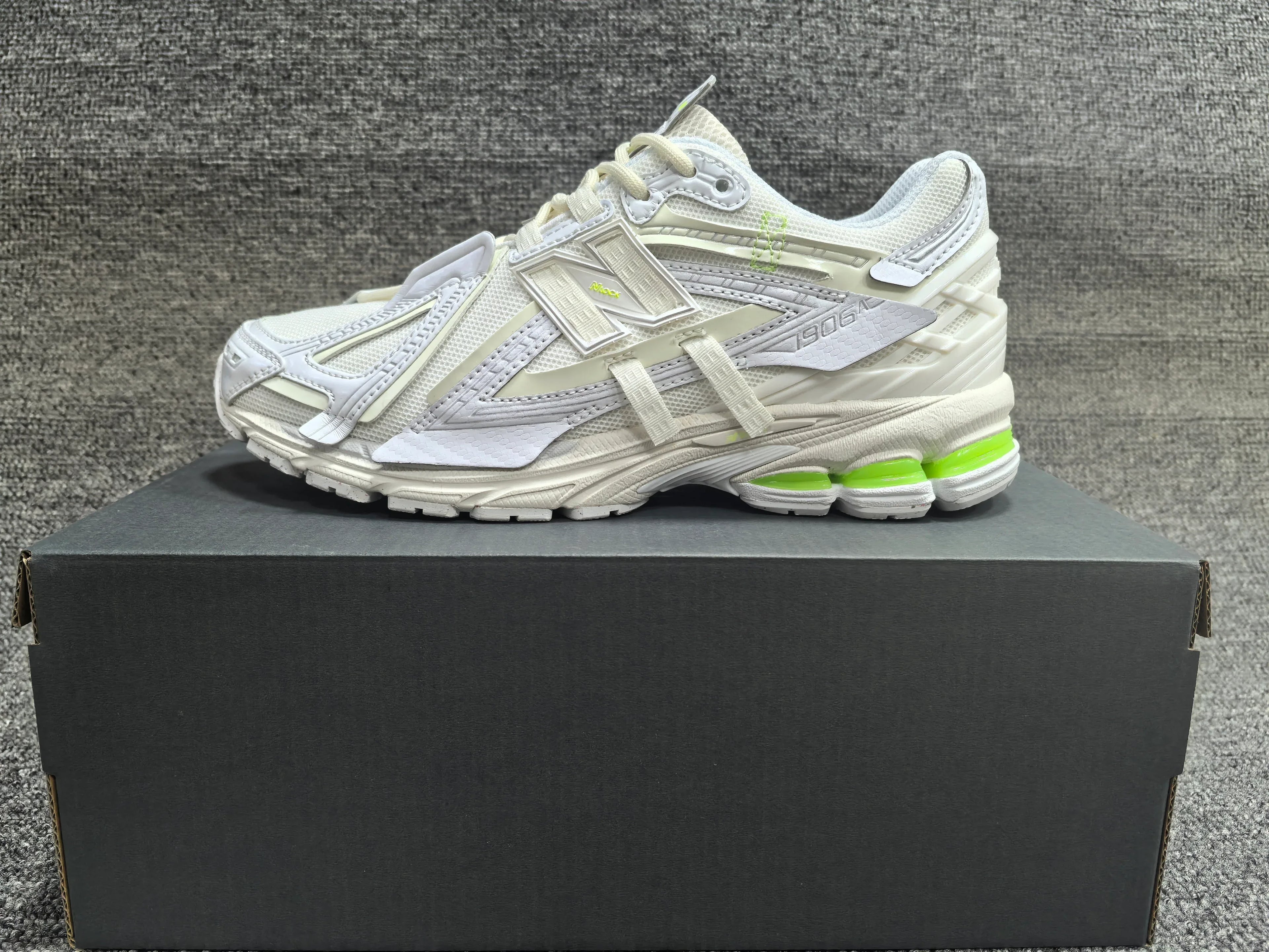 New Balance 1906A Sneakers - SenopekooCLO