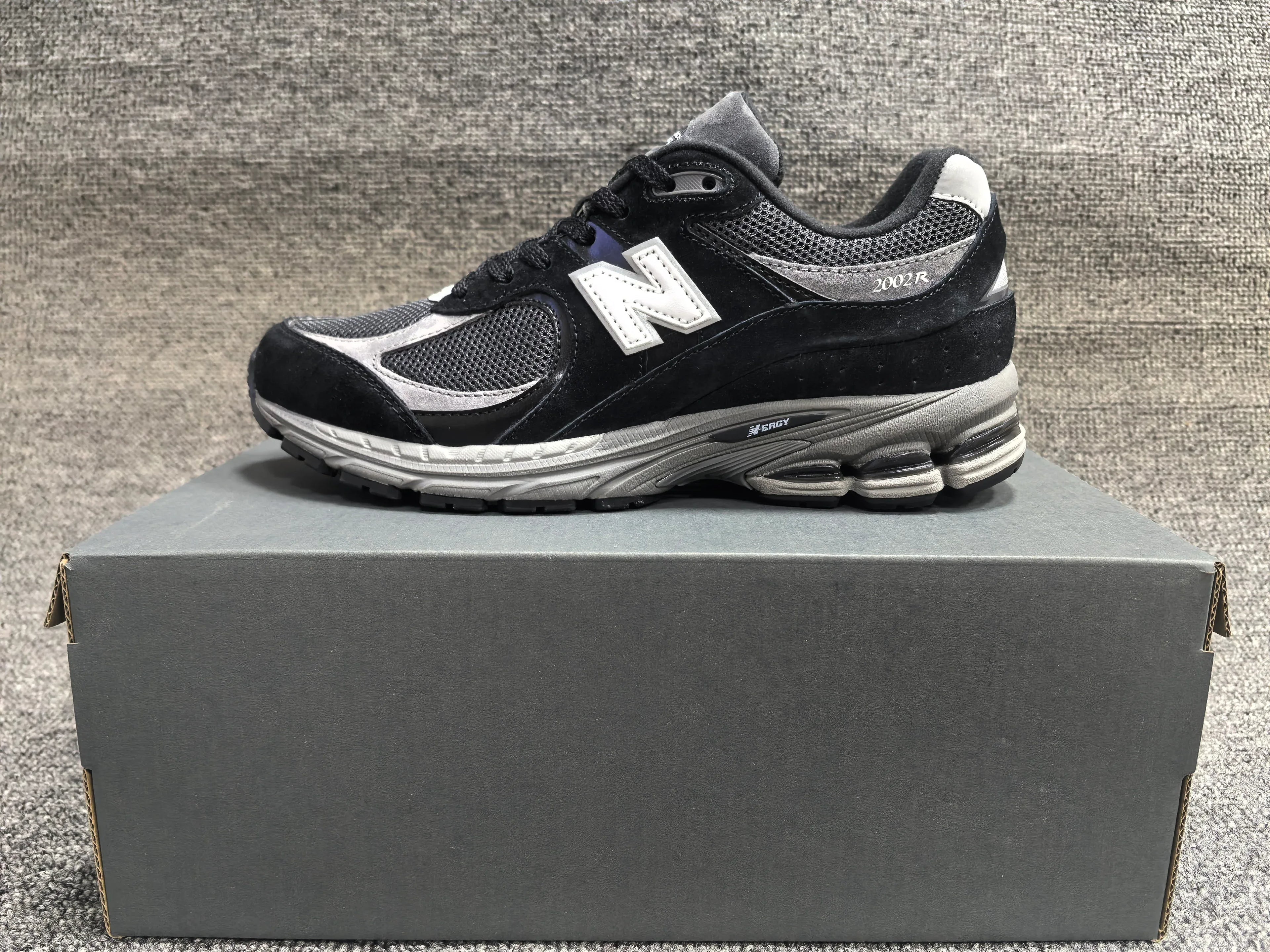 New Balance 2002R Sneakers - SenopekooCLO