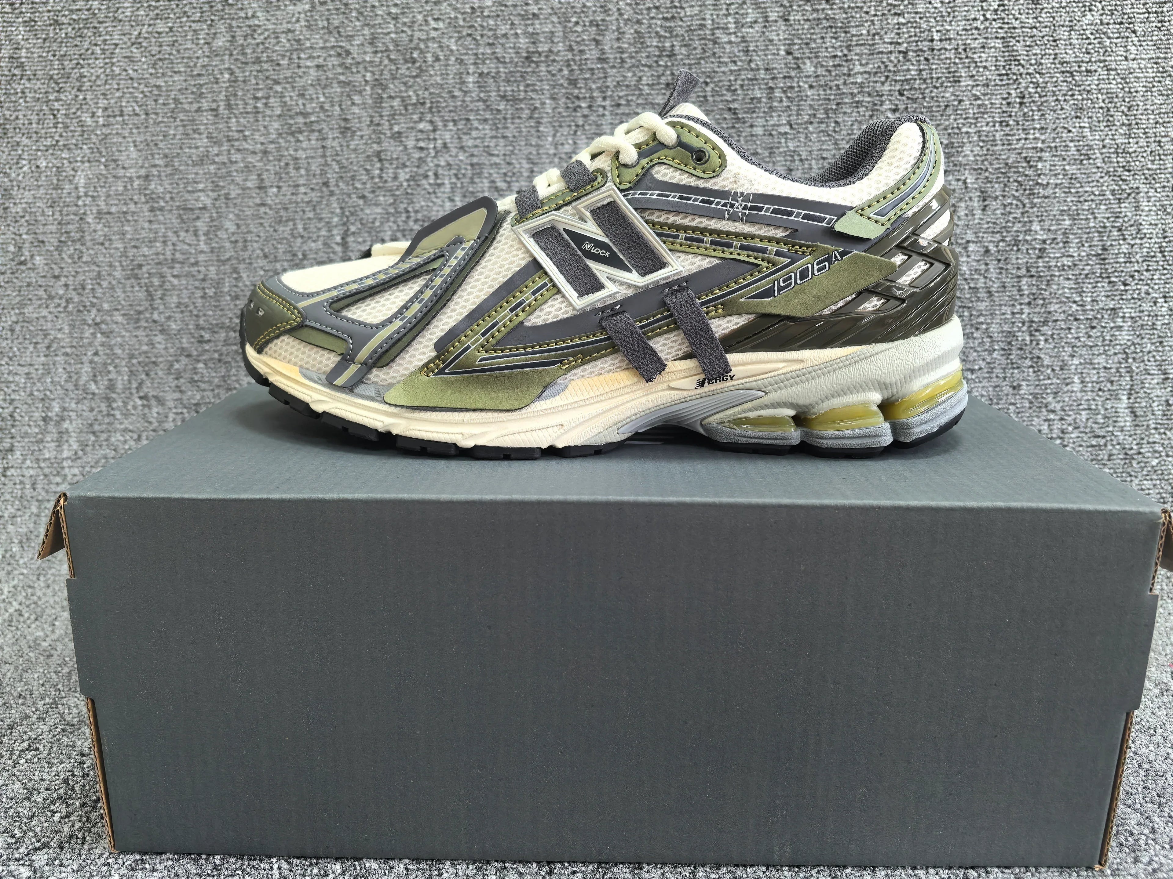 New Balance 1906A Sneakers - SenopekooCLO