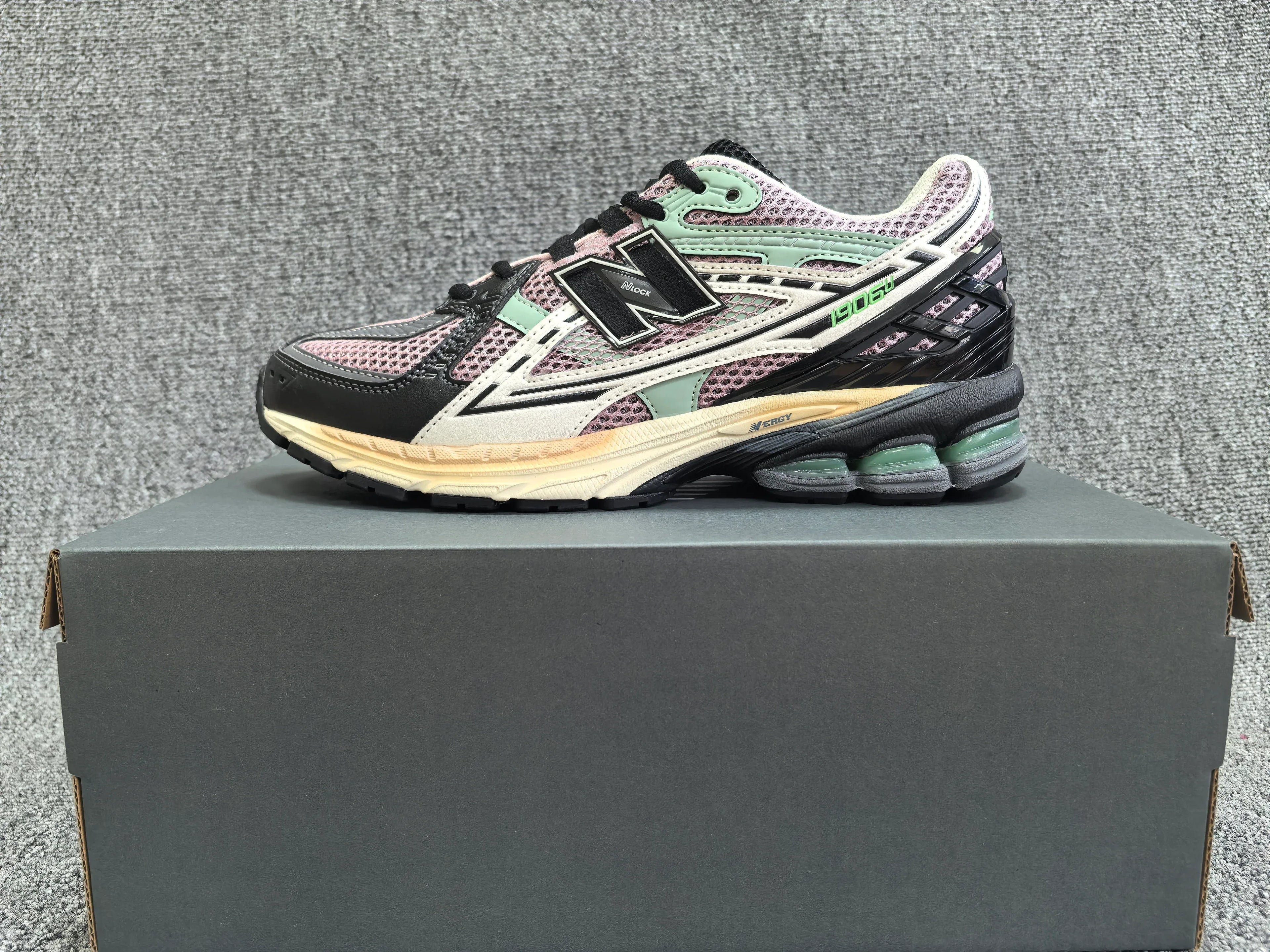 New Balance 1906U Sneakers - SenopekooCLO