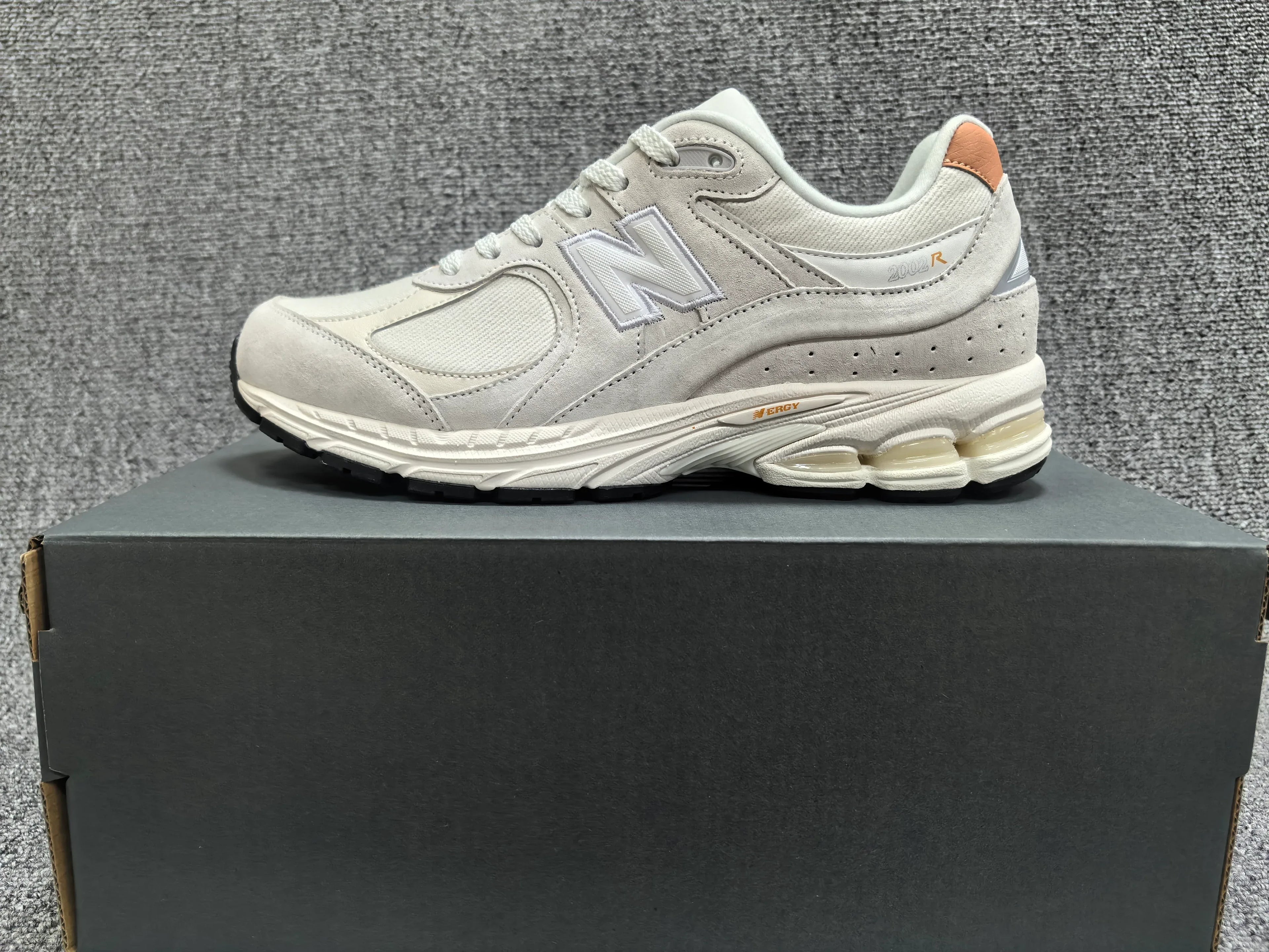 New Balance 2002R Sneakers - SenopekooCLO