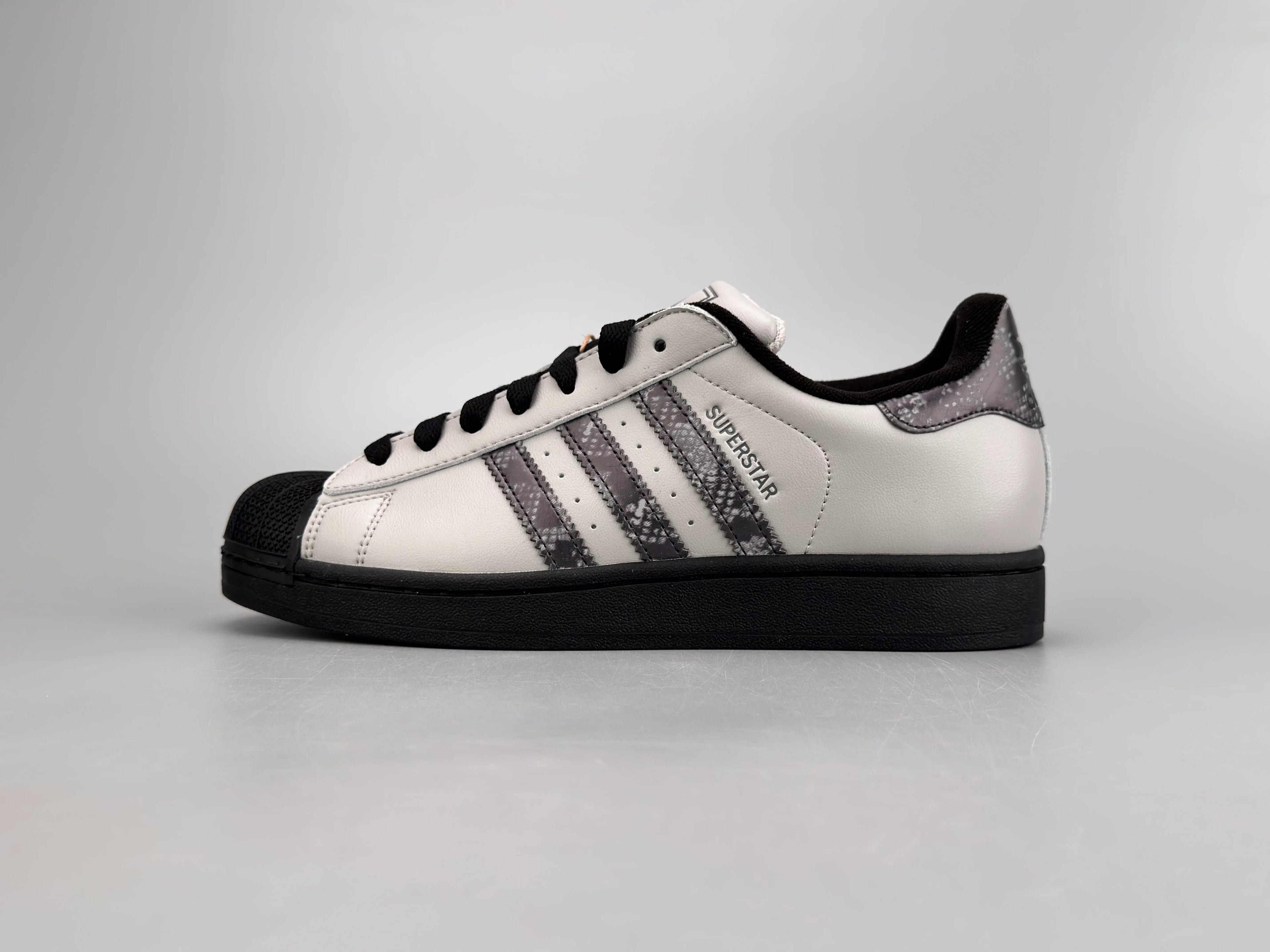 SUPER5TAR2 Suede Sneakers - SenopekooCLO