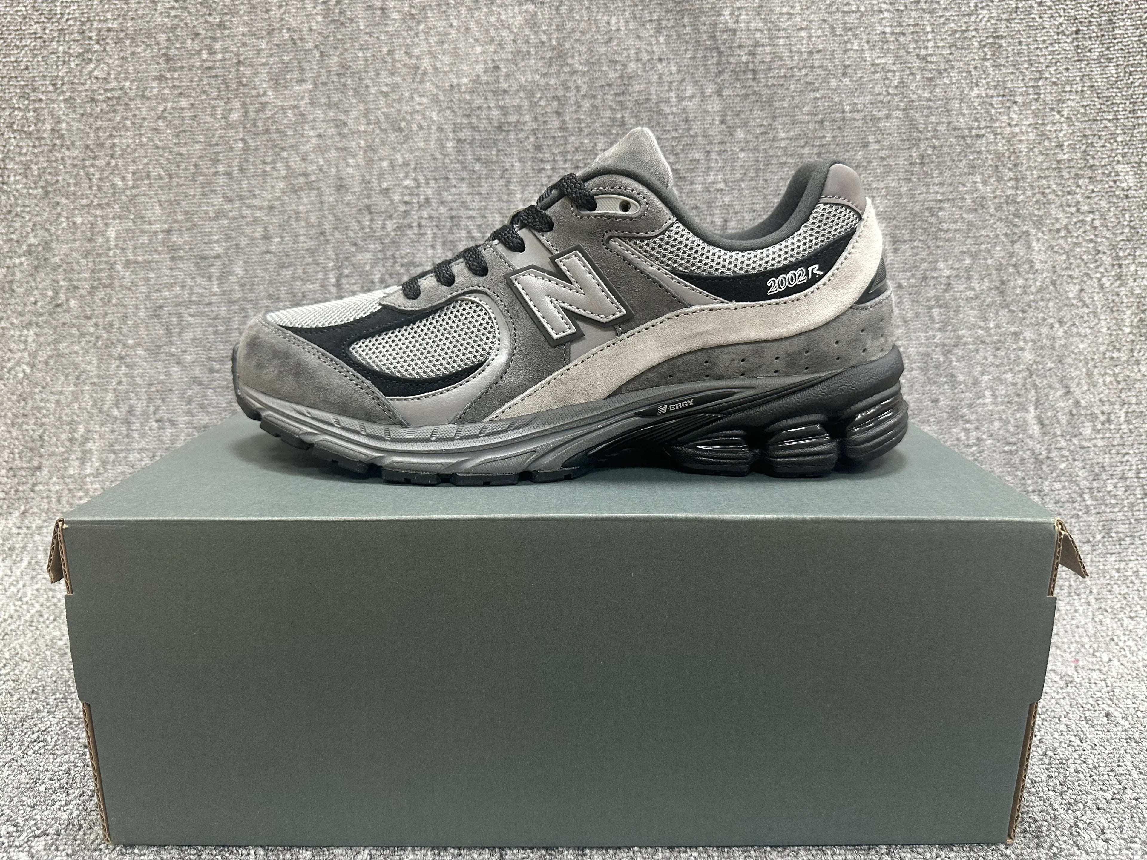 New Balance 2002R Sneakers - SenopekooCLO