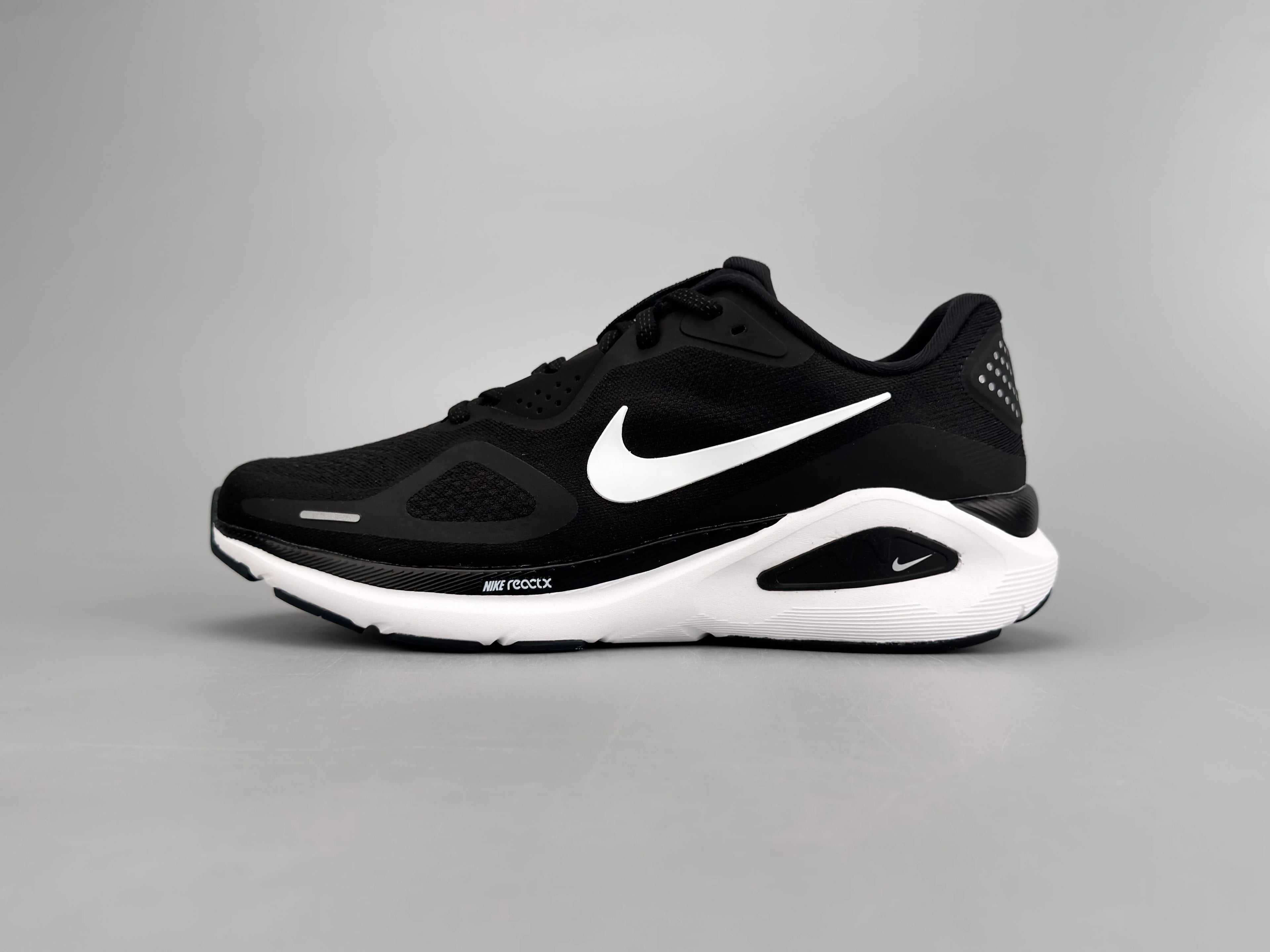 Nike Structure 26 Running Shoes
