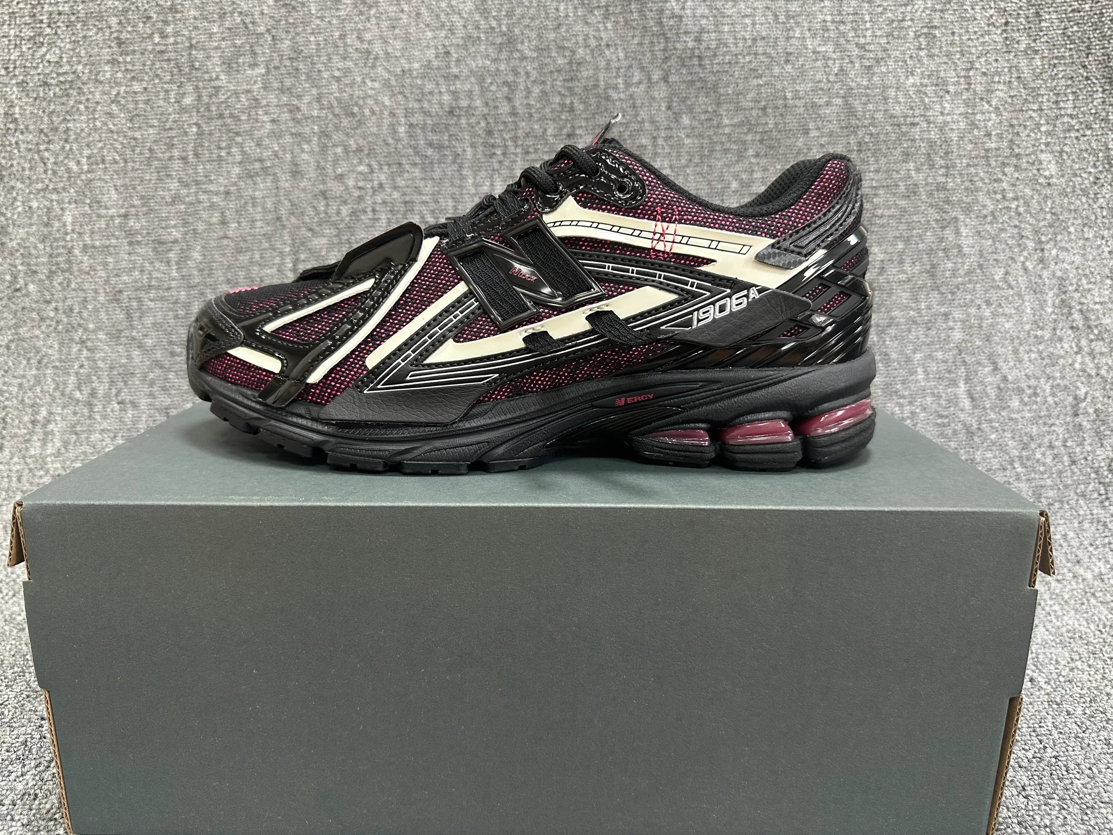 New Balance 1906A Sneakers - SenopekooCLO