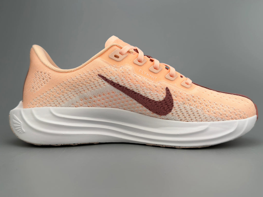 Nike Wmns Pegasus Plus Running Shoes
