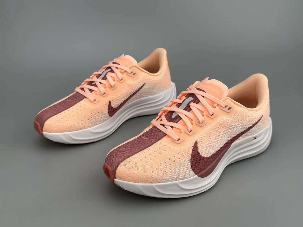 Nike Wmns Pegasus Plus Running Shoes