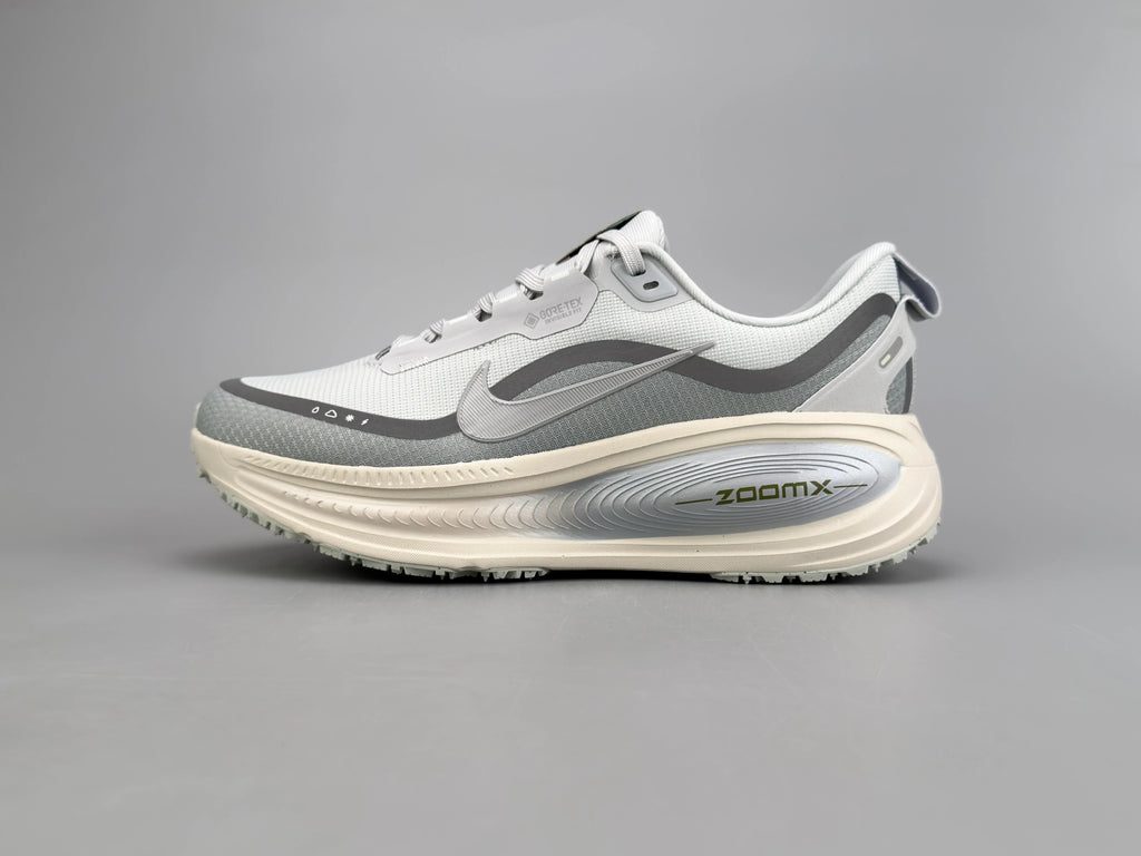 Nike Vomero 18 GORE-TEX Running Shoes
