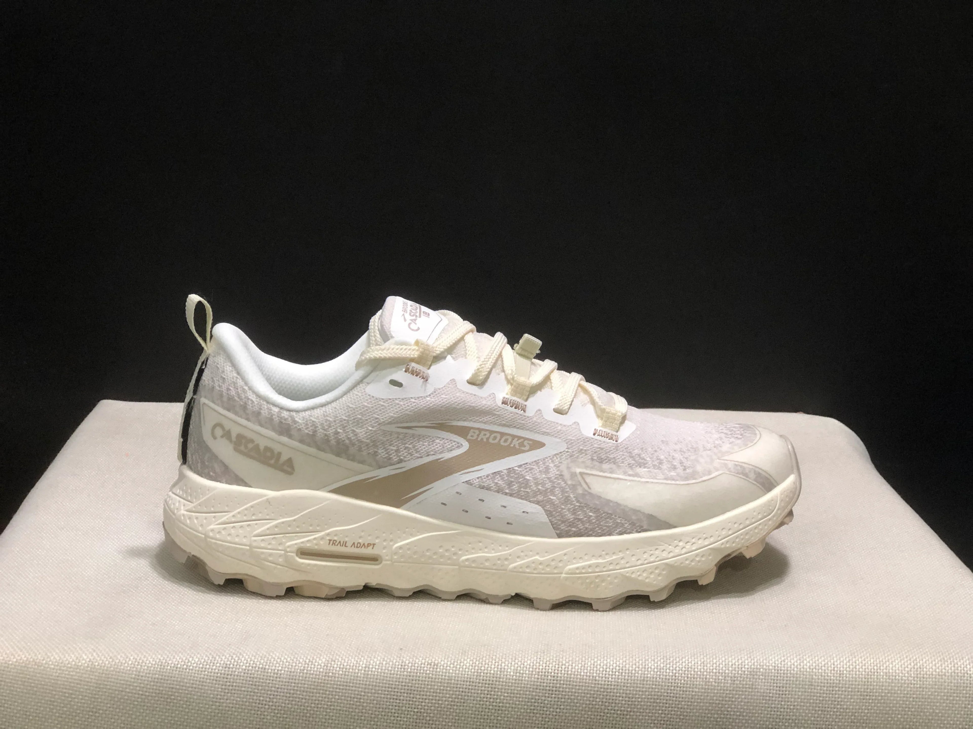 BROOKS CASCADIA 18 Sneakers - SenopekooCLO