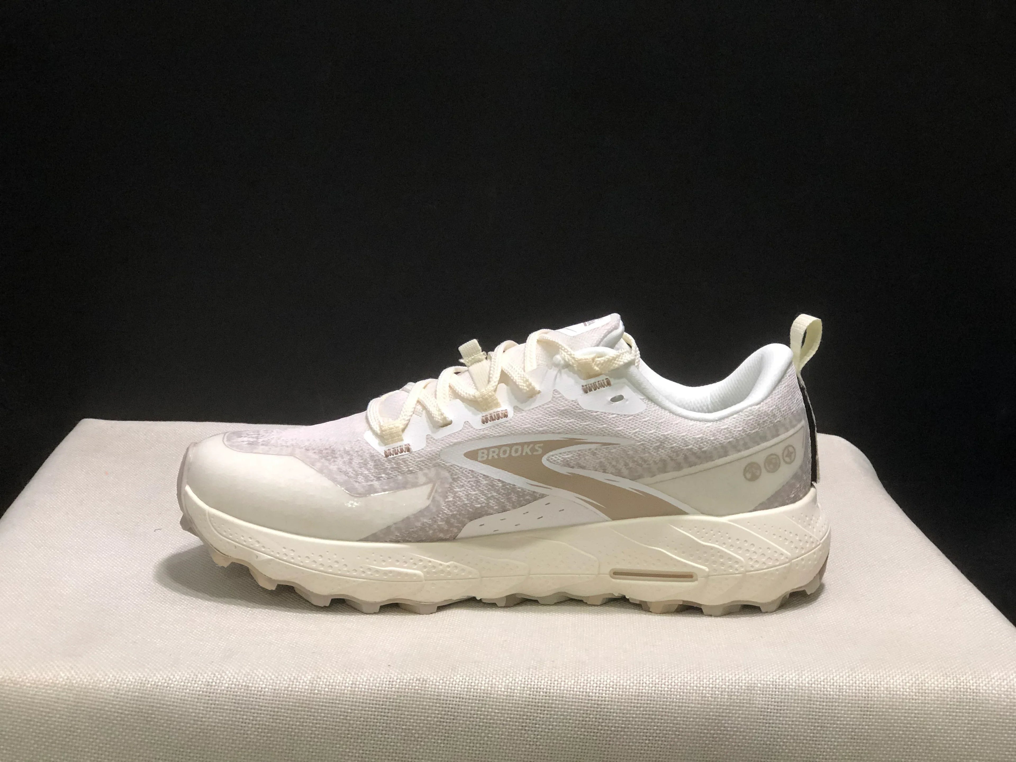 BROOKS CASCADIA 18 Sneakers - SenopekooCLO