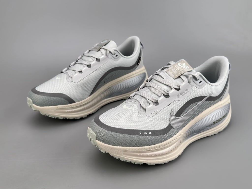 Nike Vomero 18 GORE-TEX Running Shoes