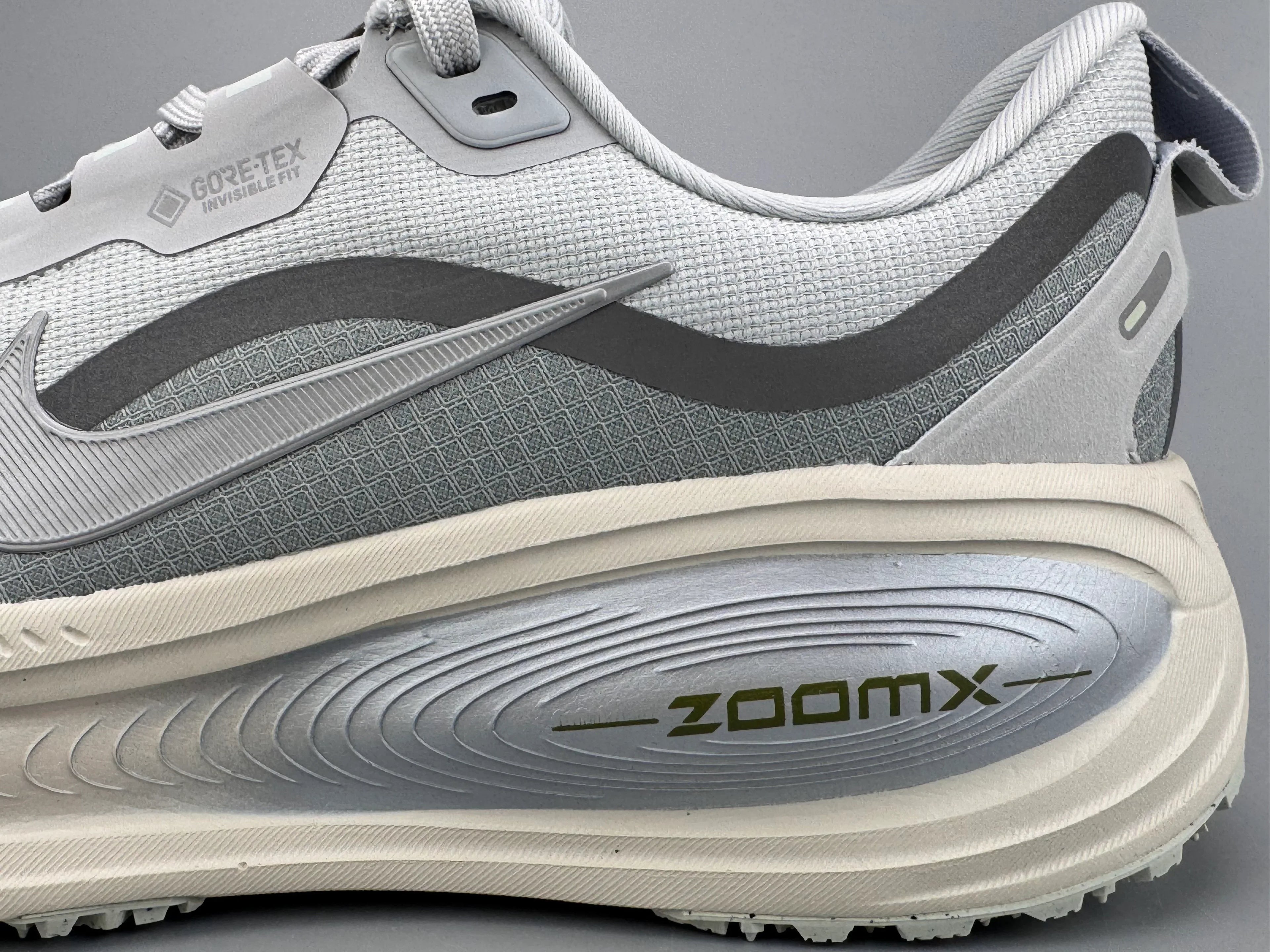 Nike Vomero 18 GORE-TEX Running Shoes