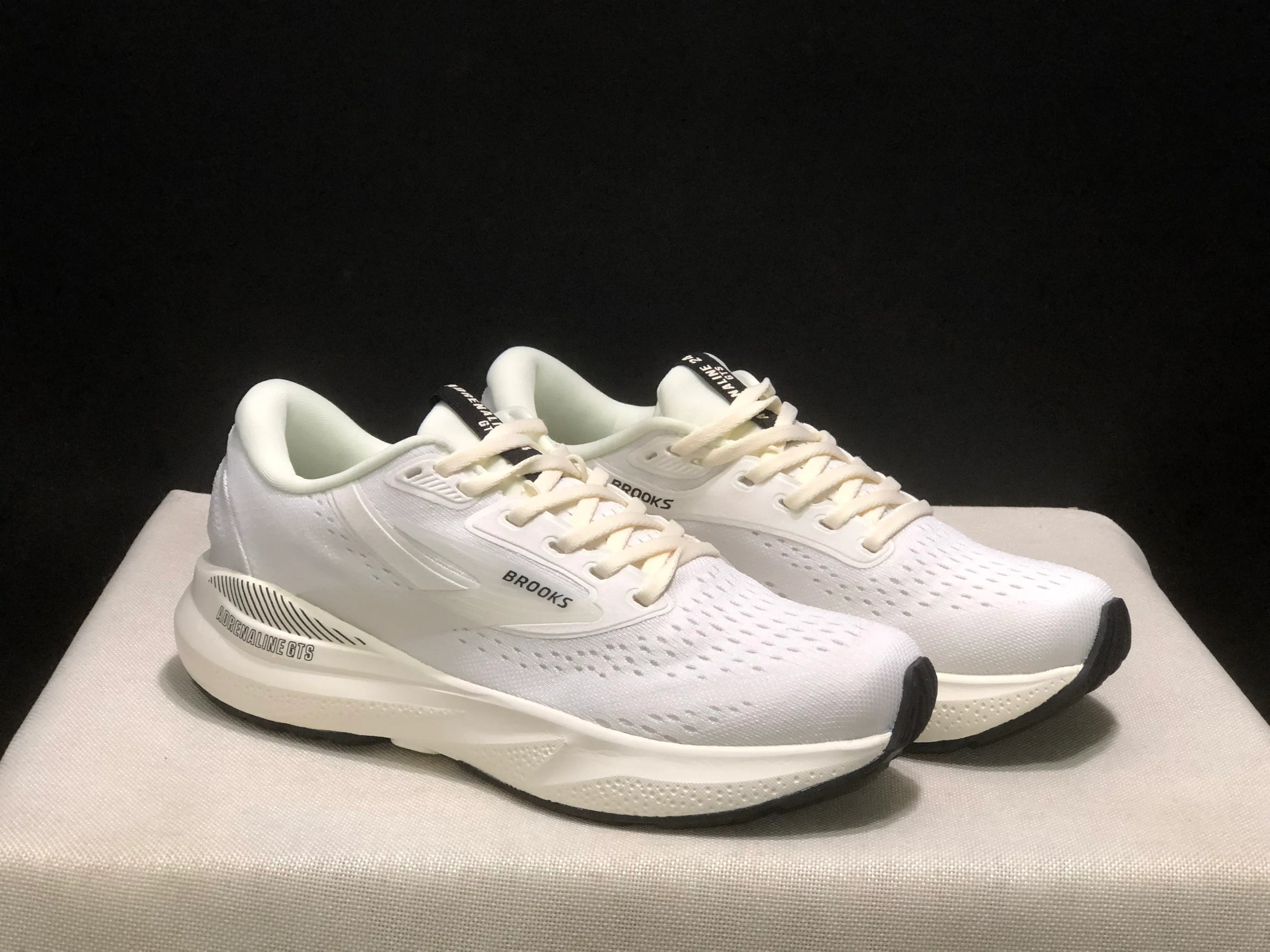 BROOKS Adrenaline GT 24 Sneakers - SenopekooCLO