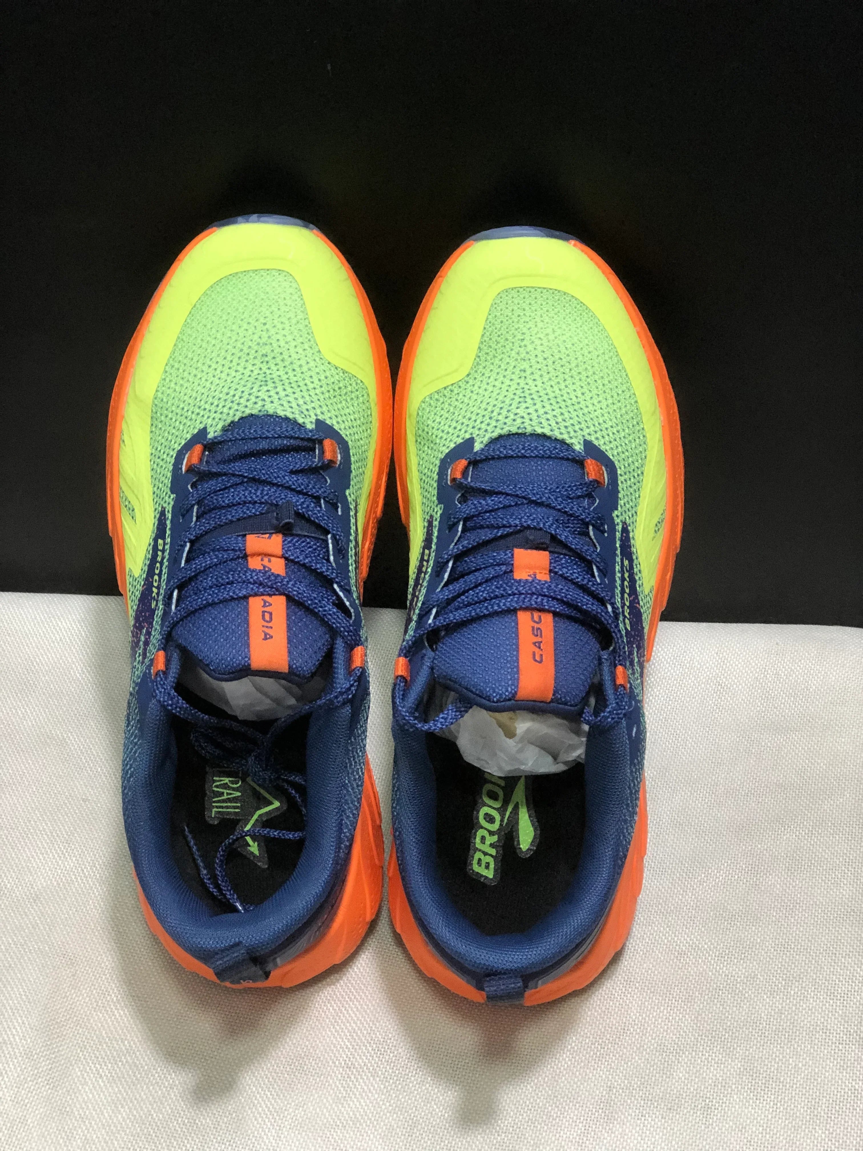 BROOKS CASCADIA 17 Racing Shoes - SenopekooCLO