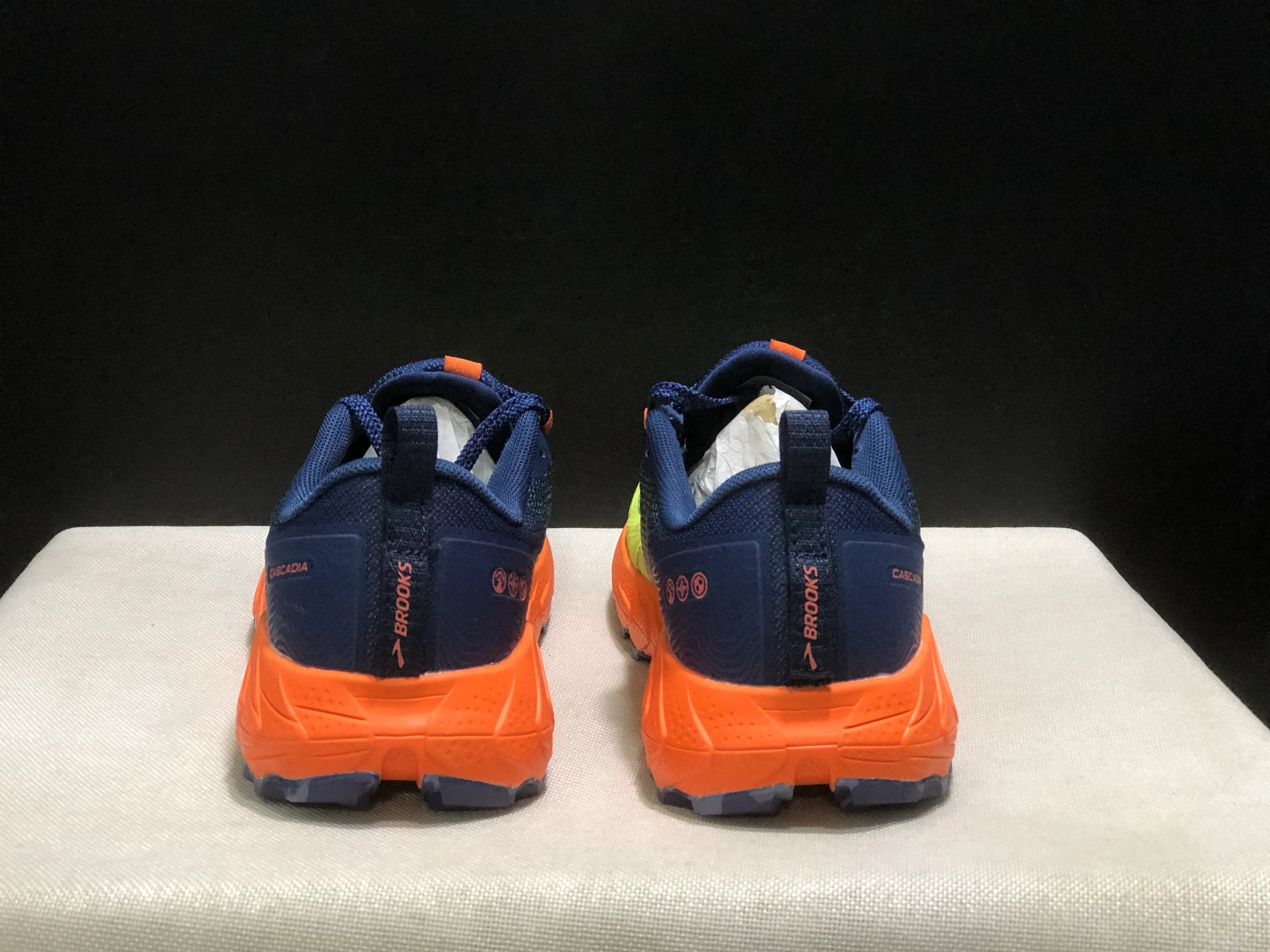 BROOKS CASCADIA 17 Racing Shoes - SenopekooCLO