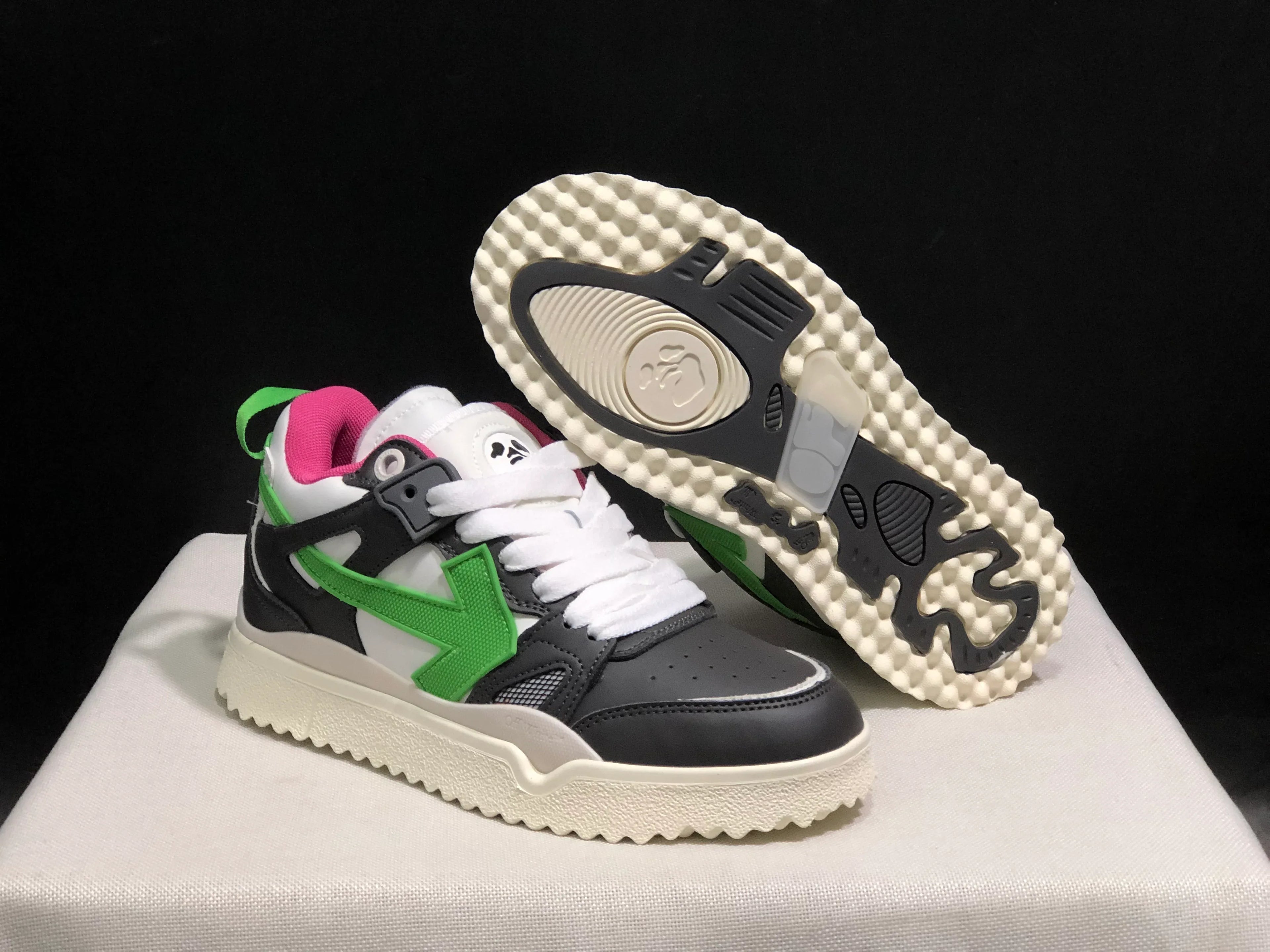 OFF WHITE New Mid Sponge Sneakers - SenopekooCLO