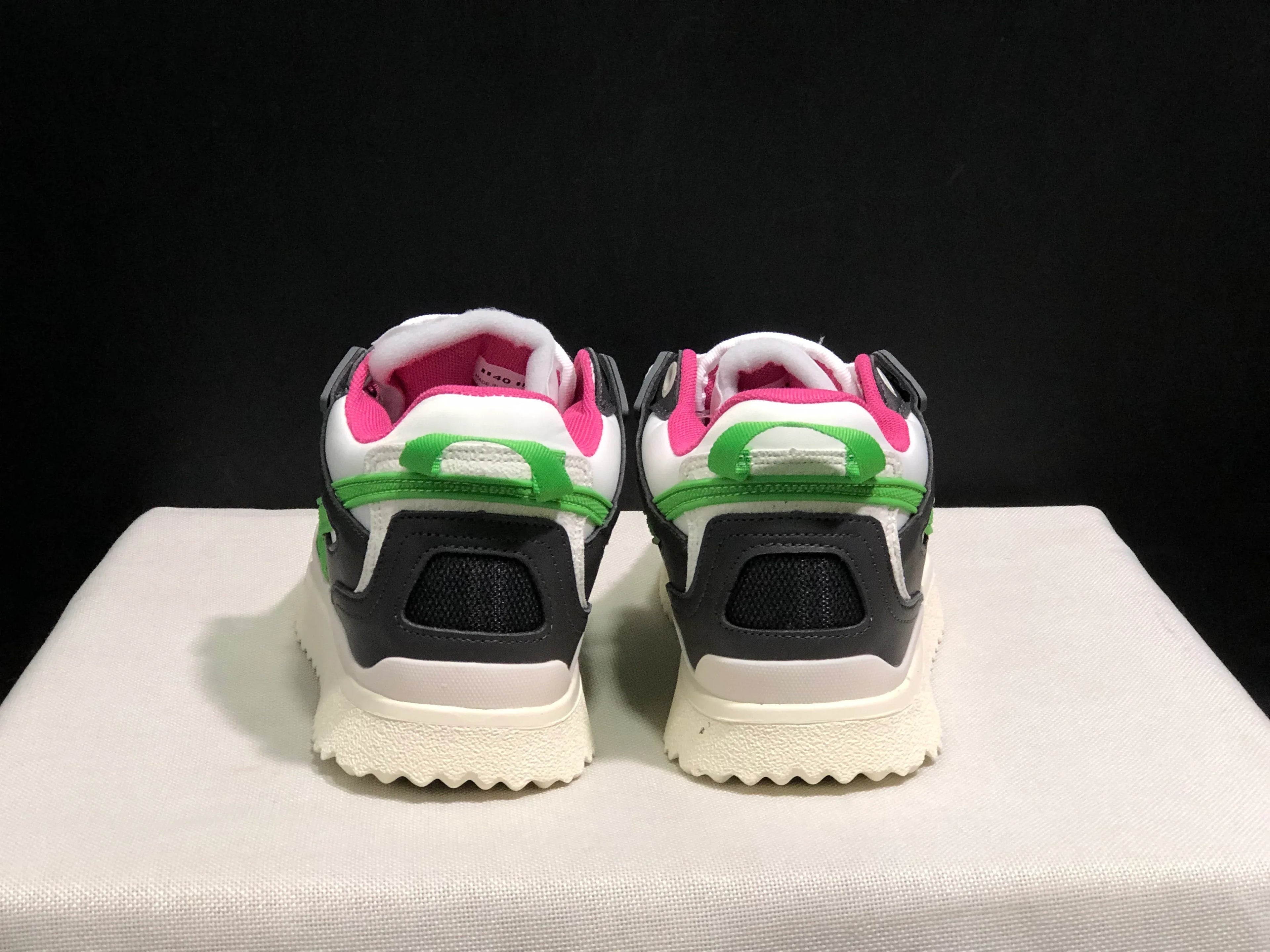 OFF WHITE New Mid Sponge Sneakers - SenopekooCLO