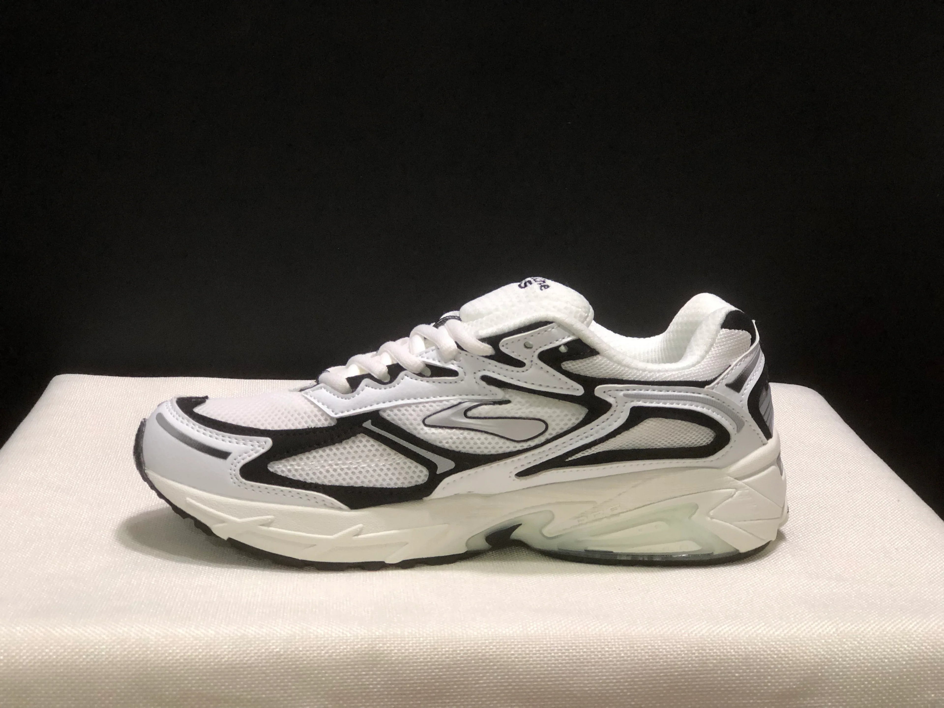 BROOKS Adrenaline GTS 4 Sneakers - SenopekooCLO