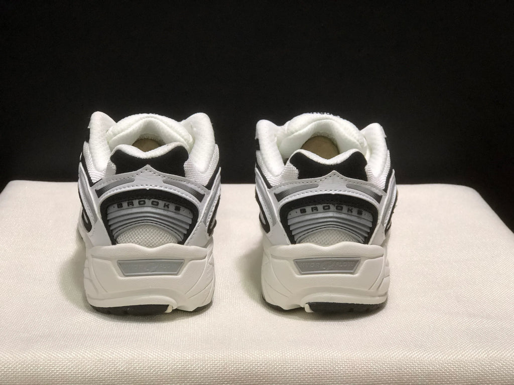 BROOKS Adrenaline GTS 4 Sneakers - SenopekooCLO