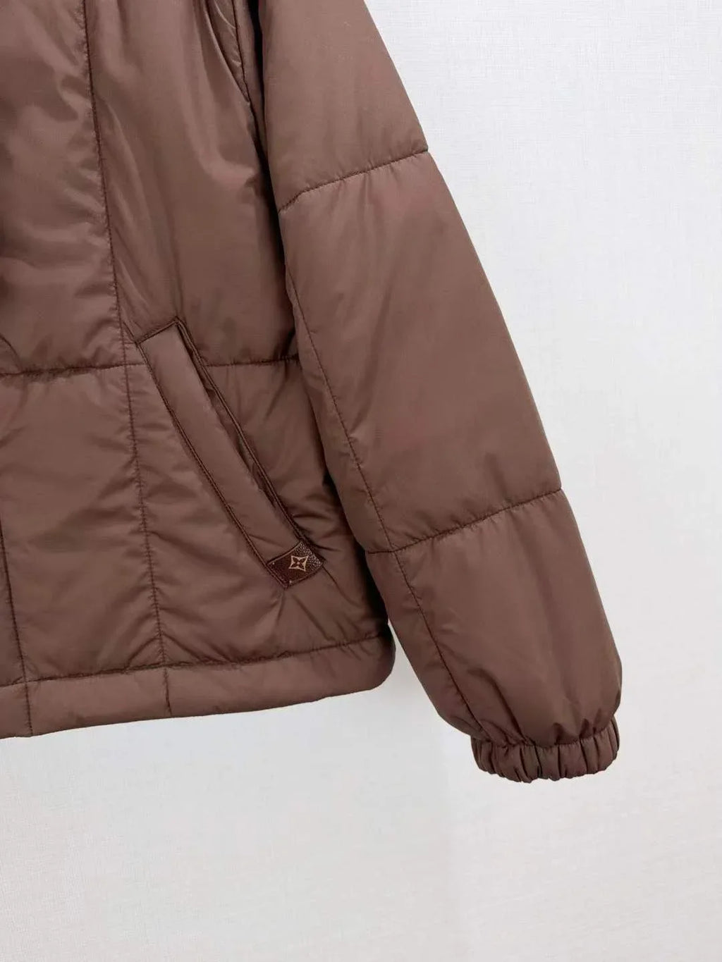 Unisex Modern Quilted Puffer Jacket with Stand Collar and Secure Pockets - SenopekooCLO