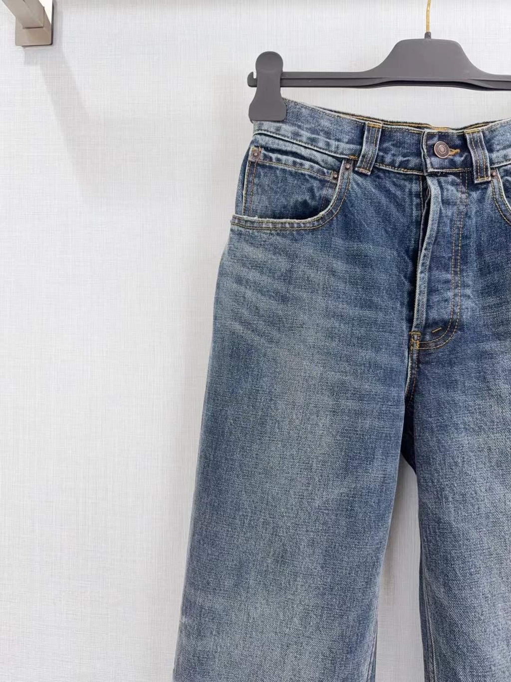 Unisex Classic Five-Pocket Jeans with Vintage Wash and Authentic Stitching - SenopekooCLO