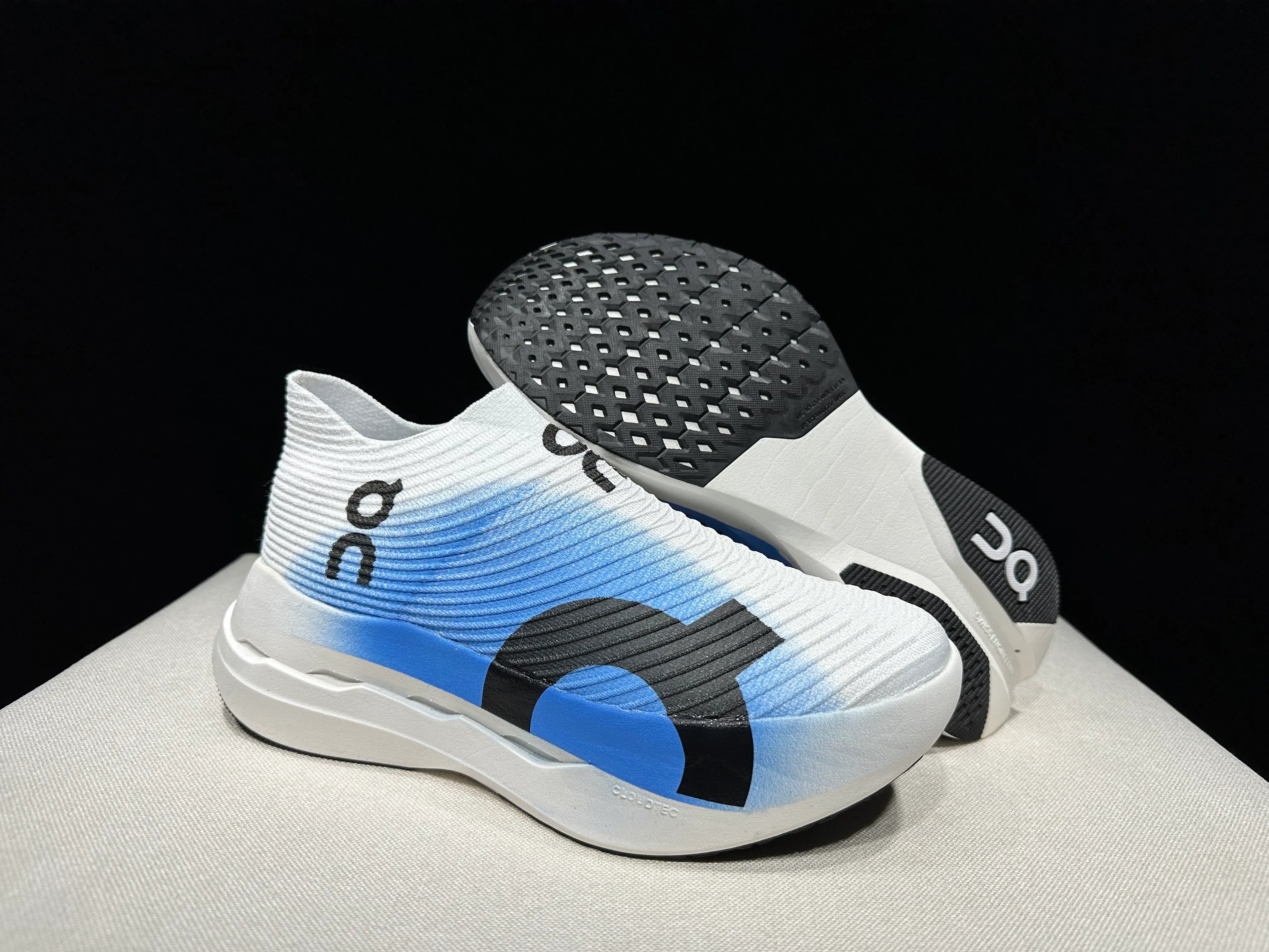 ON Cloudboom Strike LS Racing Shoes - SenopekooCLO