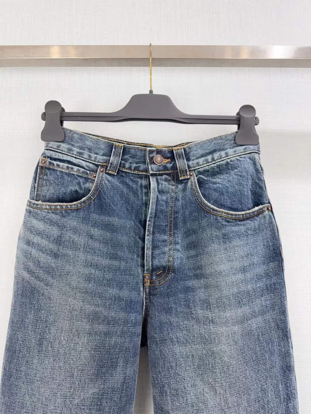 Unisex Classic Five-Pocket Jeans with Vintage Wash and Authentic Stitching - SenopekooCLO