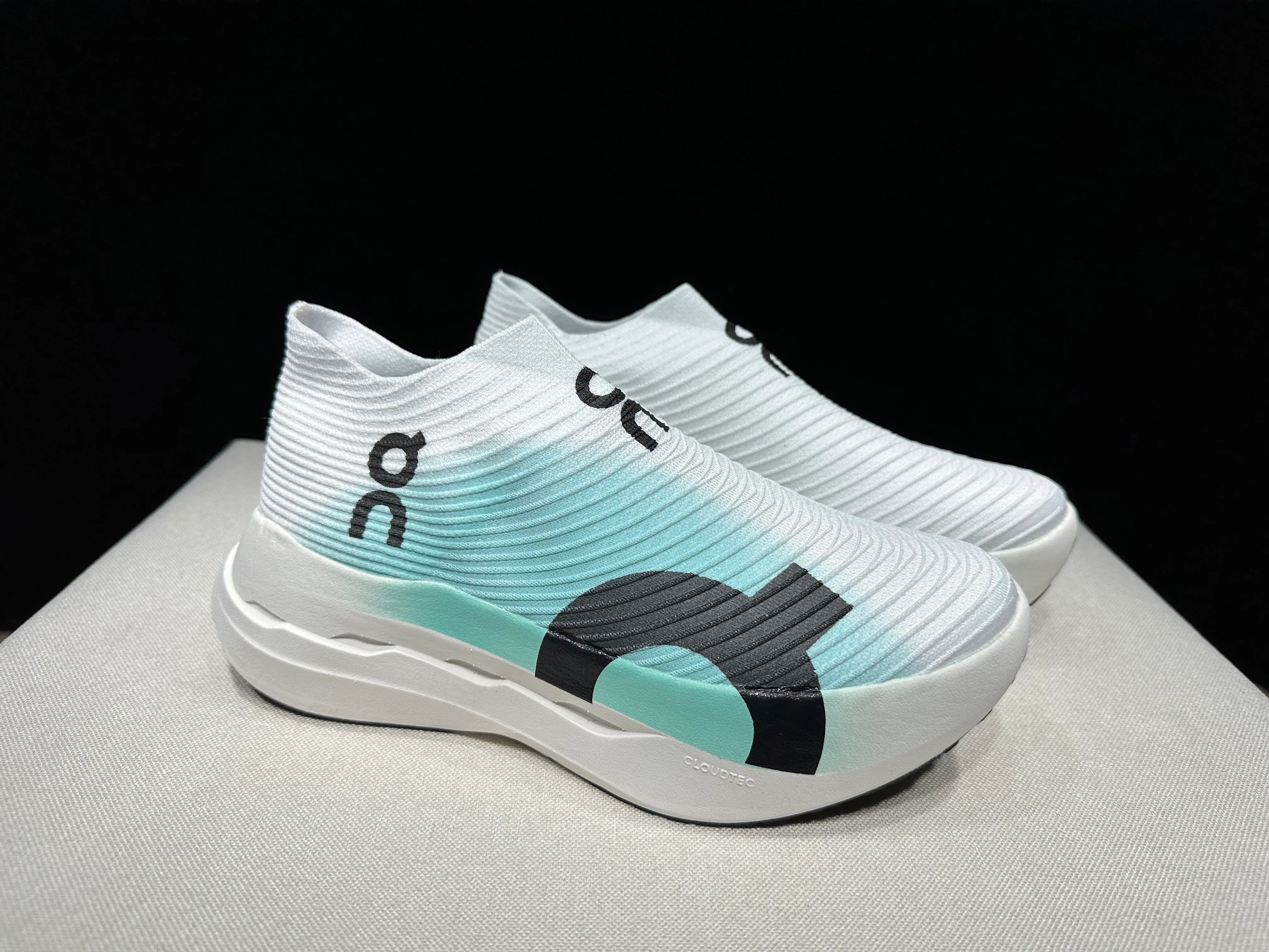 ON Cloudboom Strike LS Racing Shoes - SenopekooCLO