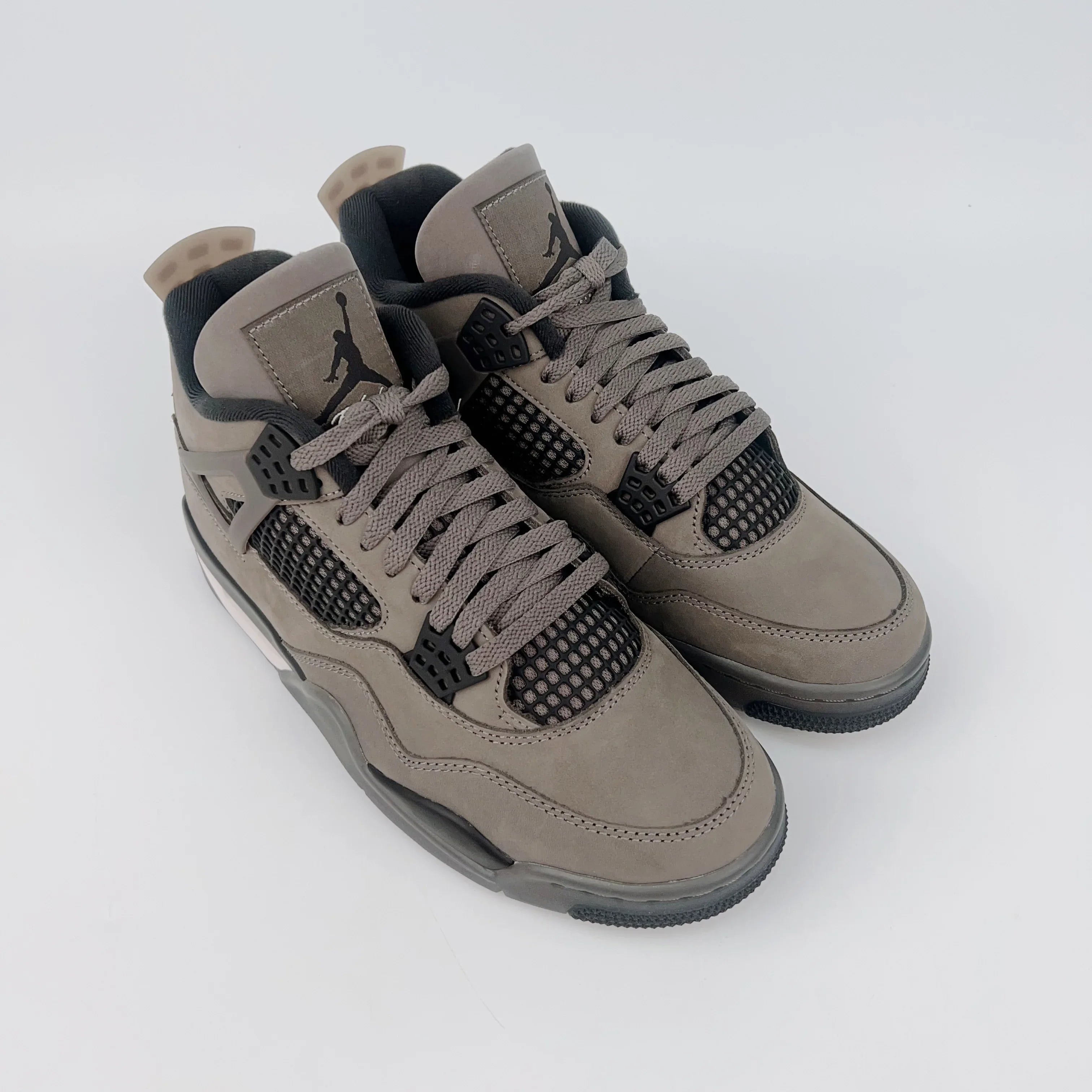 Jordan x UNDEFEATED 4 Retro Sneakers - SenopekooCLO