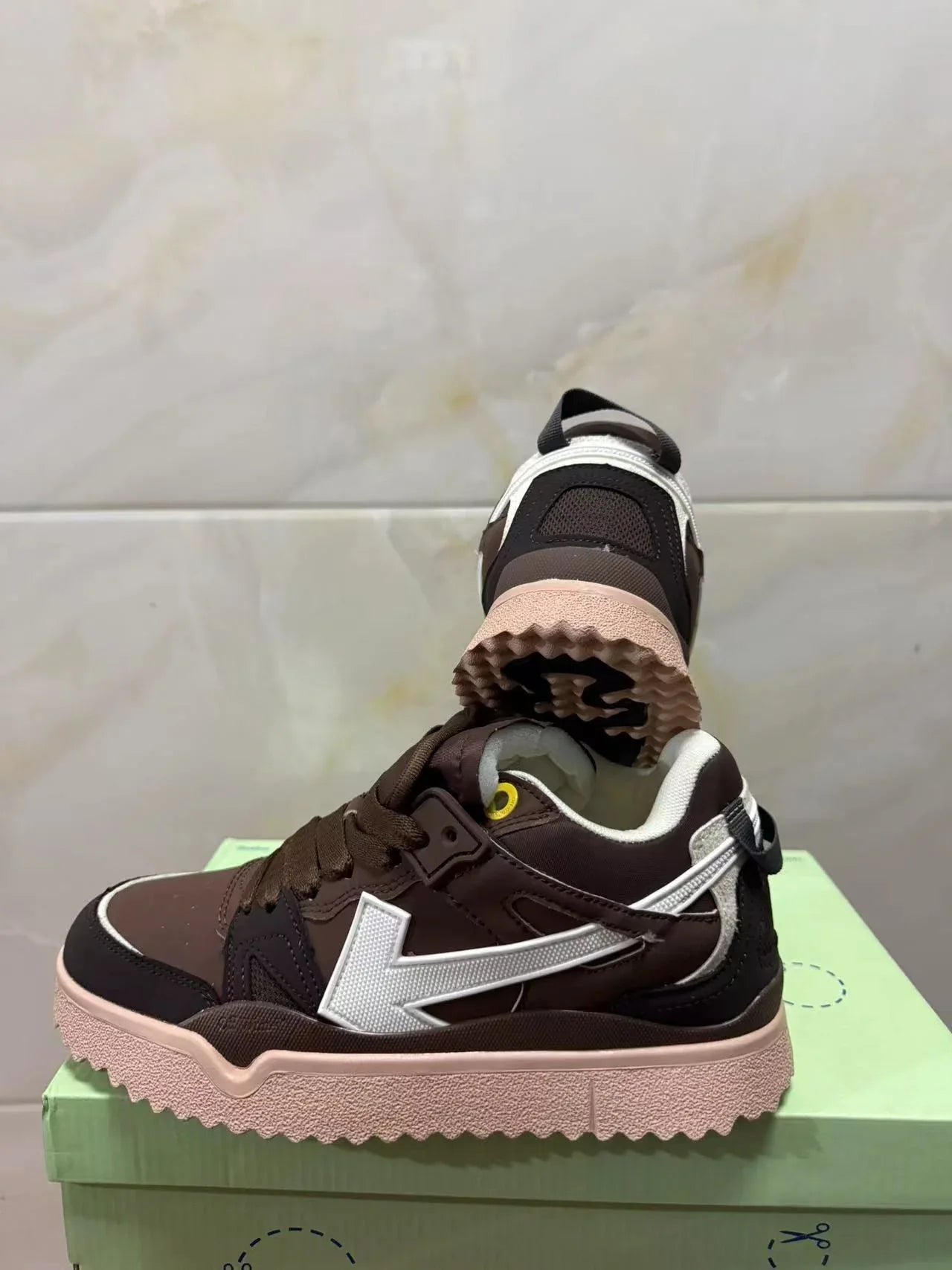 OFF WHITE New Mid Sponge Sneakers - SenopekooCLO