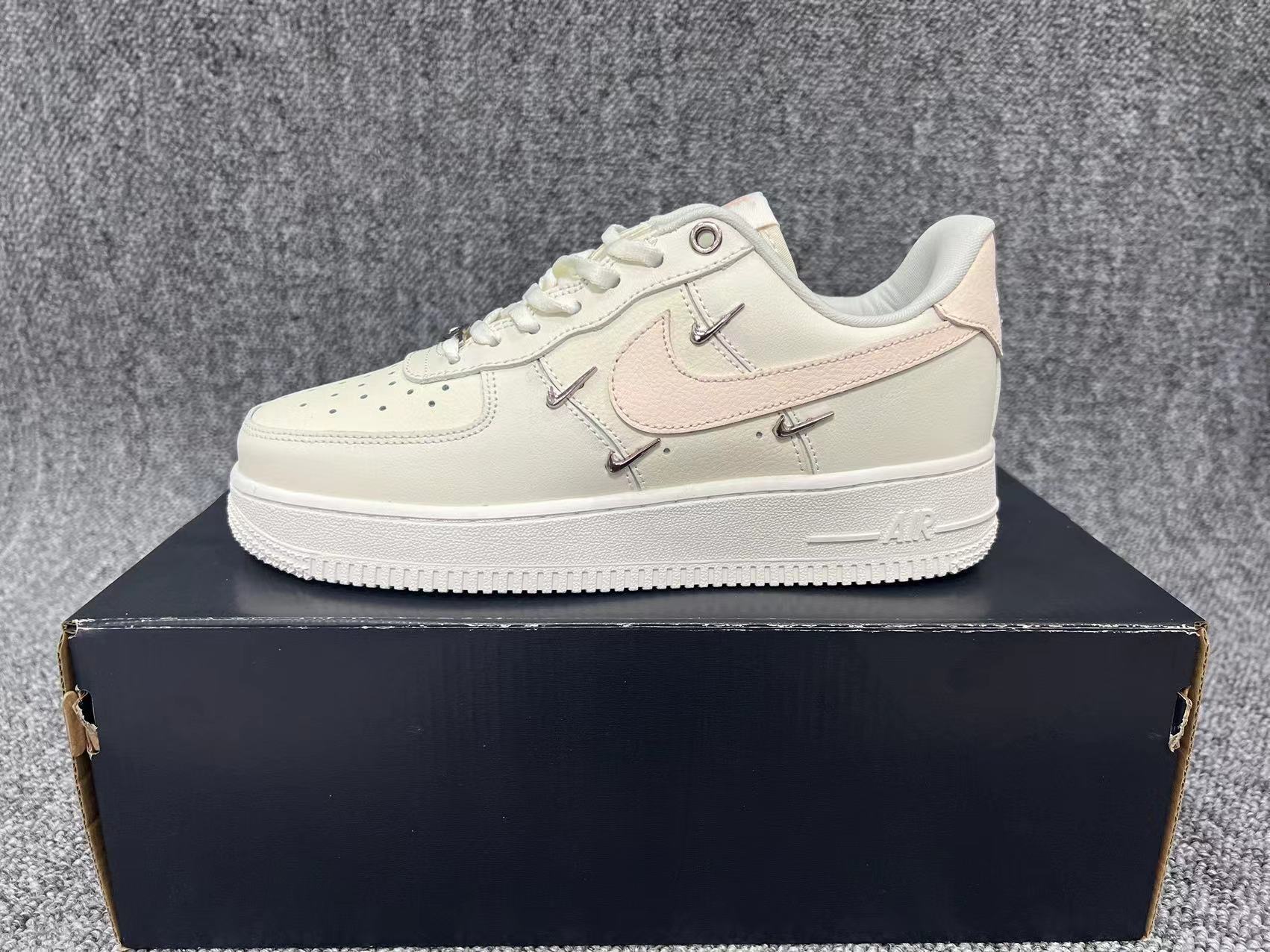 Nike Air Force 1 Sneaker-1