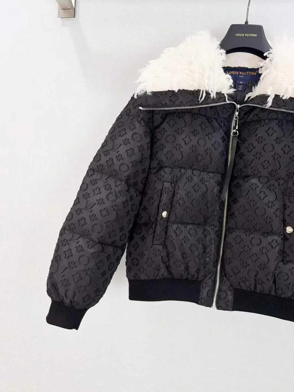 Women's Cozy Cropped Puffer Jacket with Plush Faux Fur Trim Hood - SenopekooCLO