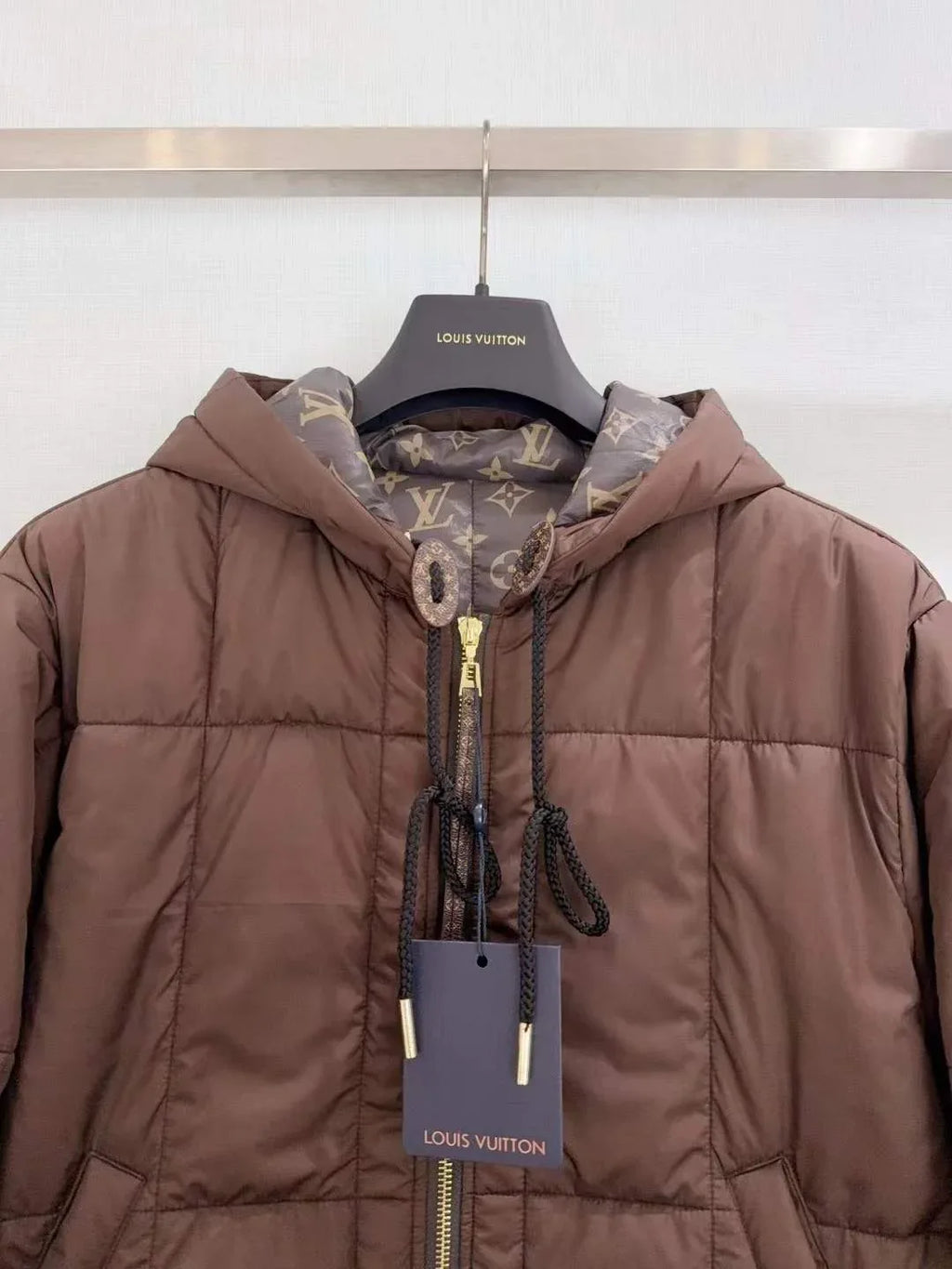 Unisex Modern Quilted Puffer Jacket with Stand Collar and Secure Pockets - SenopekooCLO