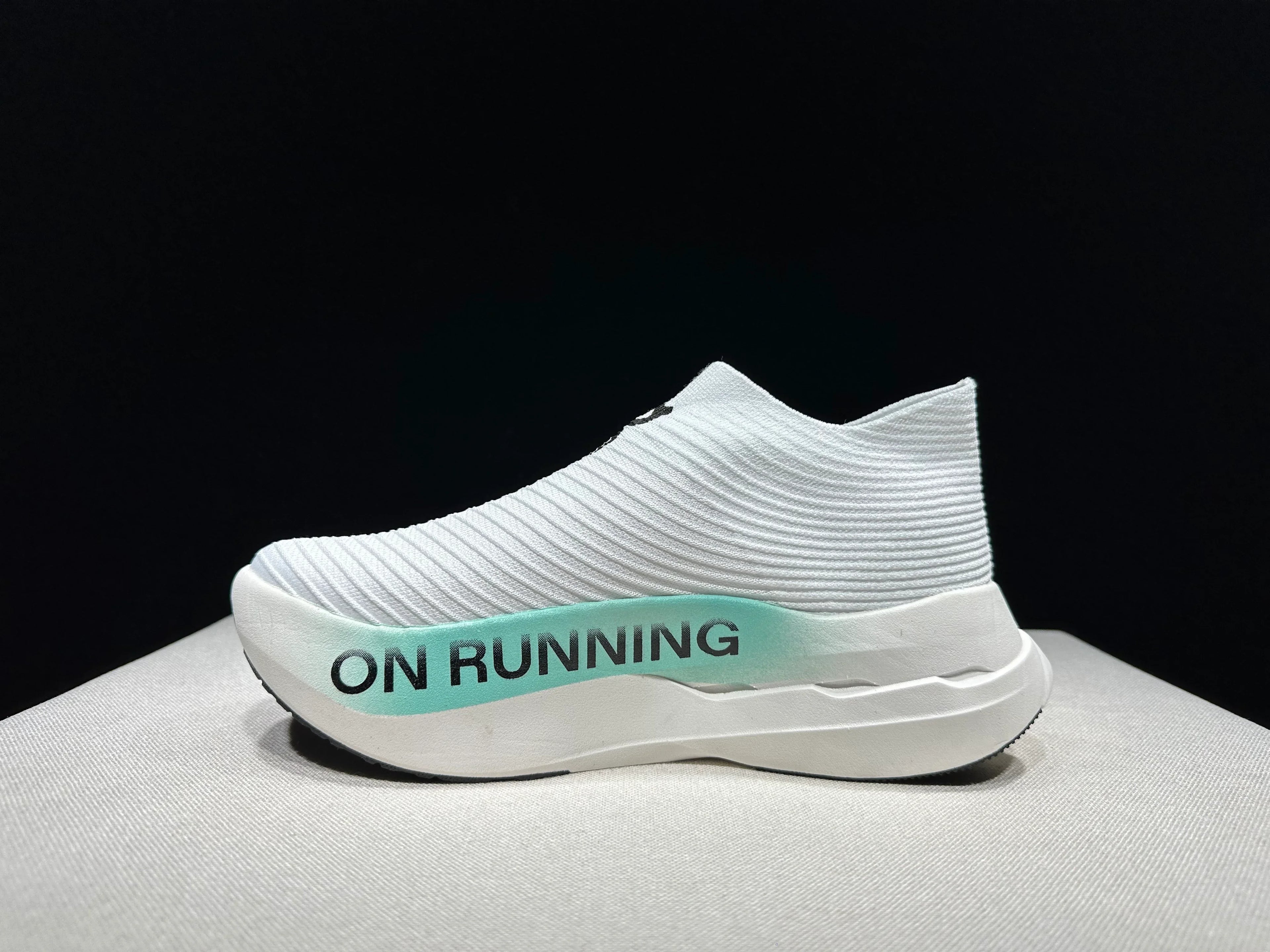 ON Cloudboom Strike LS Racing Shoes - SenopekooCLO