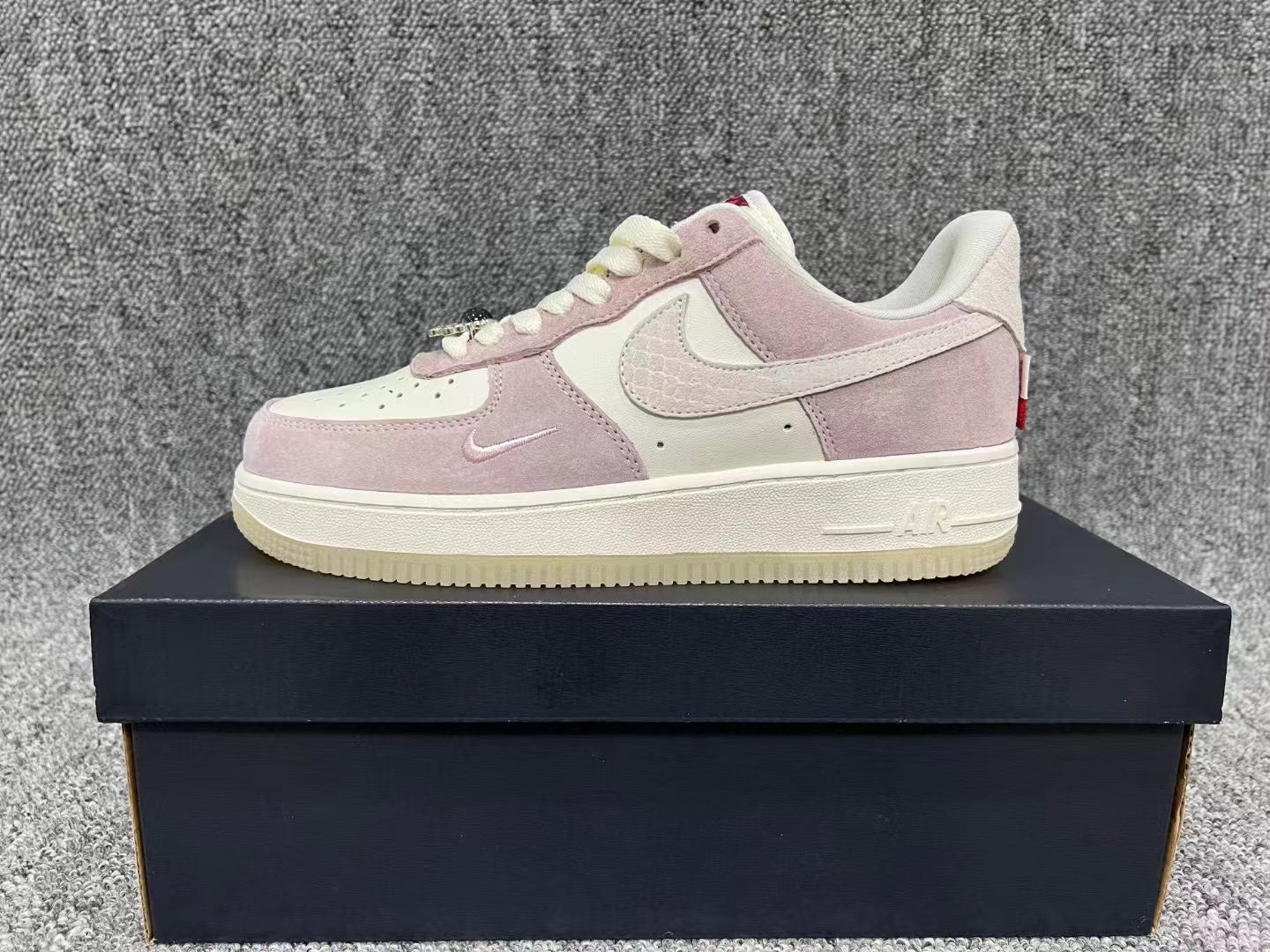 Nike Air Force 1 Sneaker-1